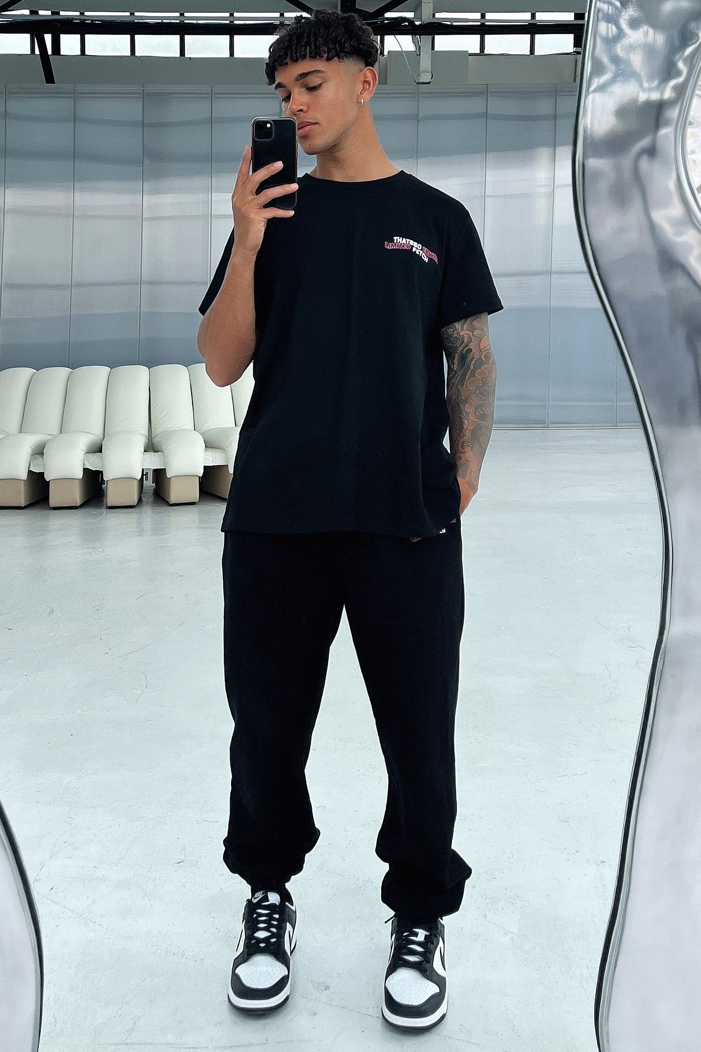 Limited Edition Oversized Black T-Shirt for Men & Women - Soft Cotton Comfort Fit - Perfect for Casual Wear, Street Style & Loungewear