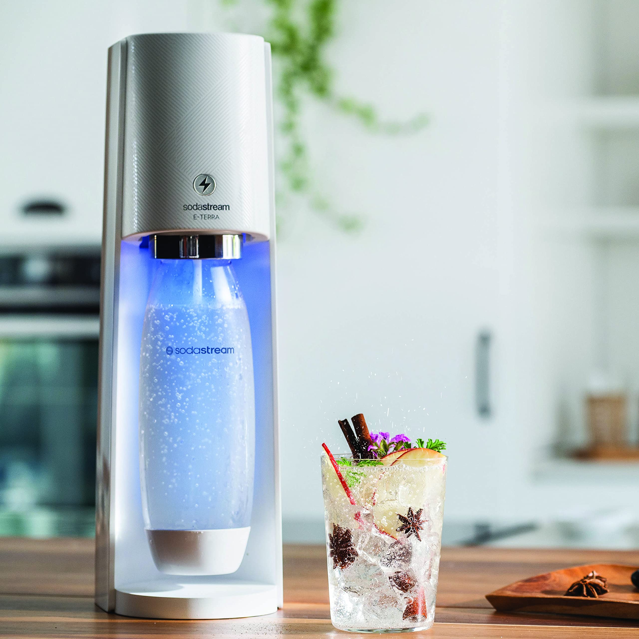 SodaStream E-TERRA Sparkling Water Maker Kit - White Home Soda Machine with CO2 Cylinder & Carbonating Bottle - Perfect for Healthy Homemade Sparkling Water, Cocktails & Party Drinks
