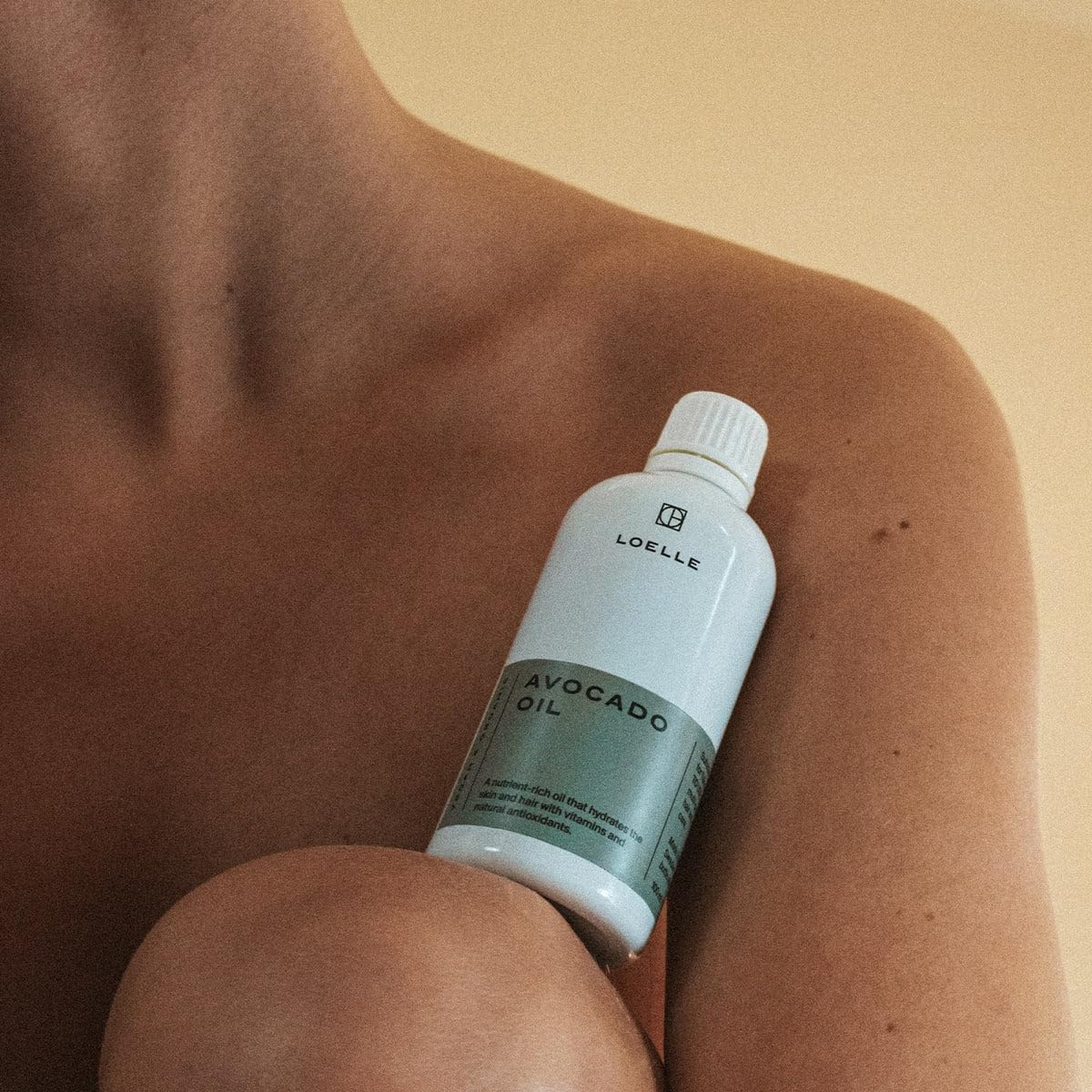 Loelle Pure Cold Pressed Avocado Oil - Organic Hair Treatment for Fragile & Dull Hair - Natural Face & Nail Care - Anti-Wrinkle Cosmetic Oil - Harvested in Kenya (100ml) | For Hair Growth, Skin Hydration & Nail Strengthening