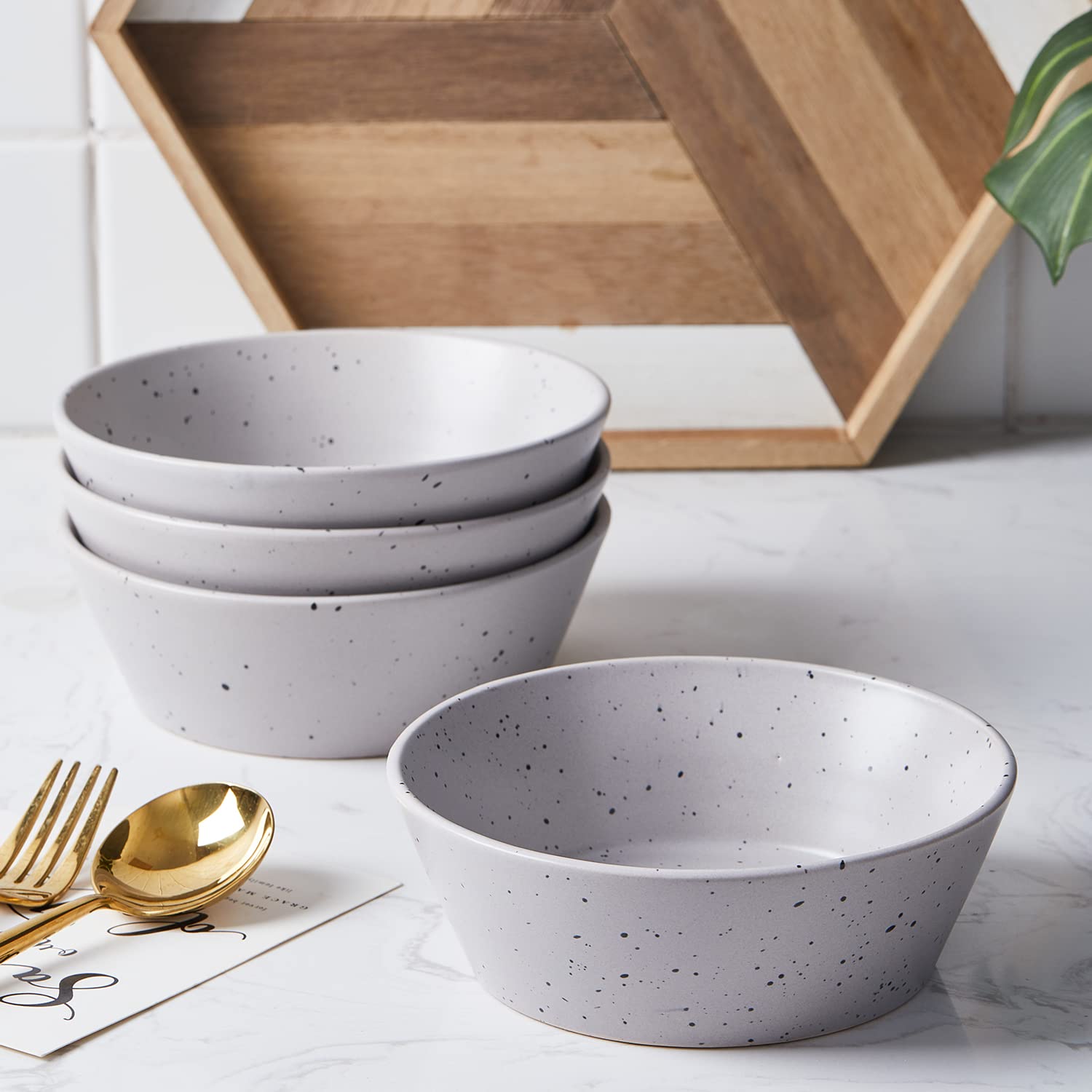 Premium 32-Piece Stoneware Dinnerware Set for 8 - Durable Jade Stoneware Plates, Bowls & Mugs in Elegant Light Gray - Perfect for Family Dinners, Entertaining Guests & Everyday Use