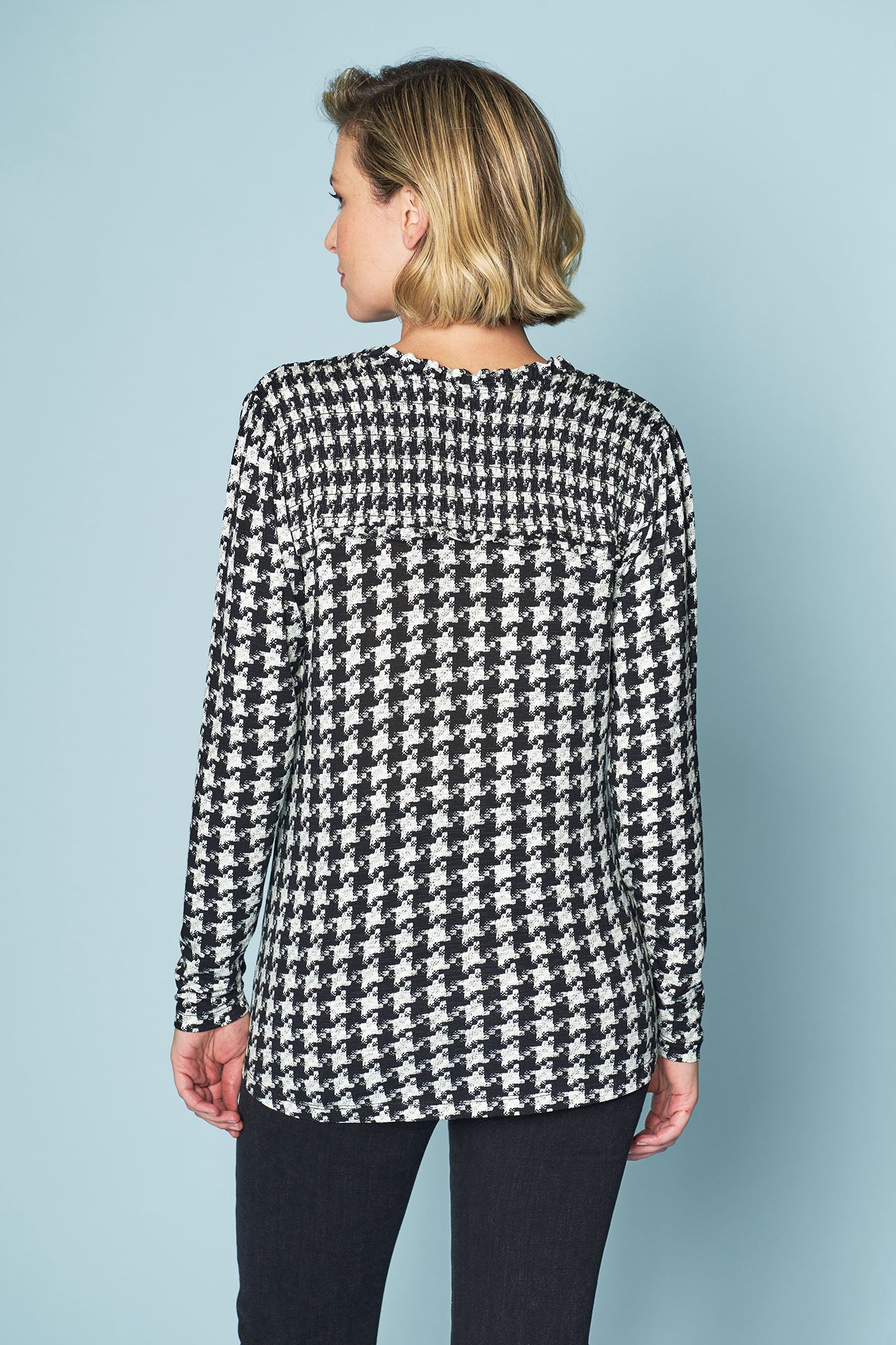 Stylish Printed Shirred Top with Houndstooth Pattern - Perfect for Casual Outings, Office Wear & Date Nights