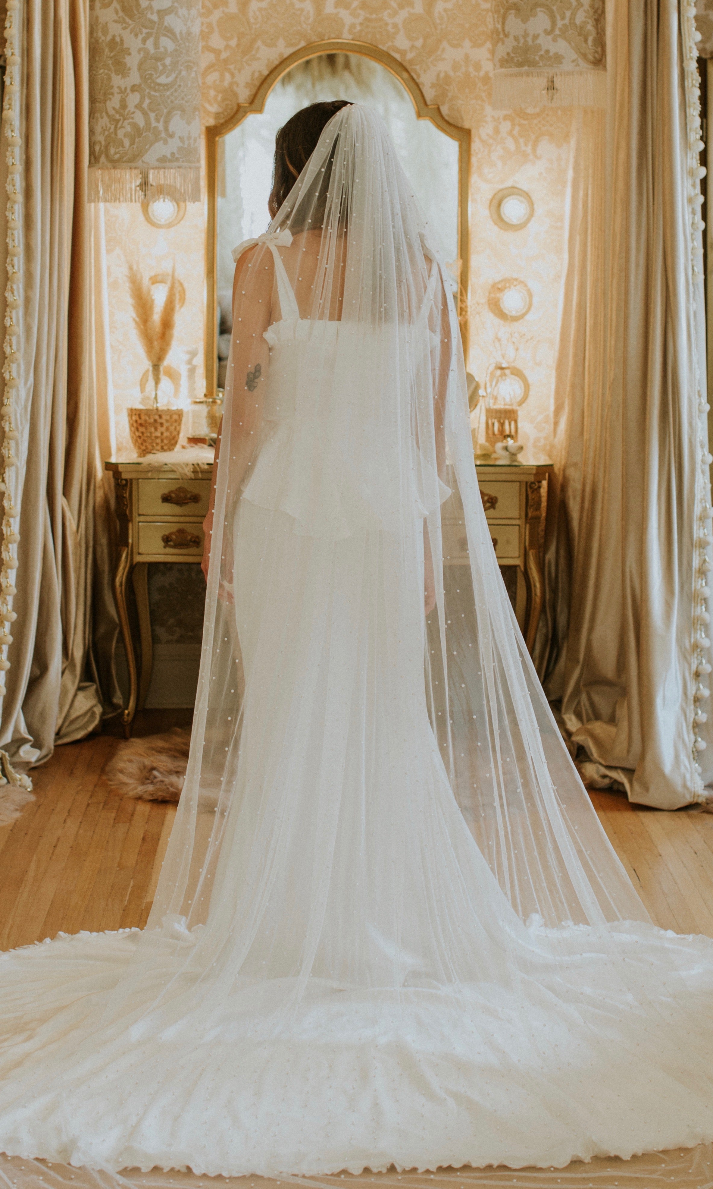 Emerie Veil Wedding Veil with Comb - Elegant Bridal Accessory for Church, Garden & Beach Weddings
