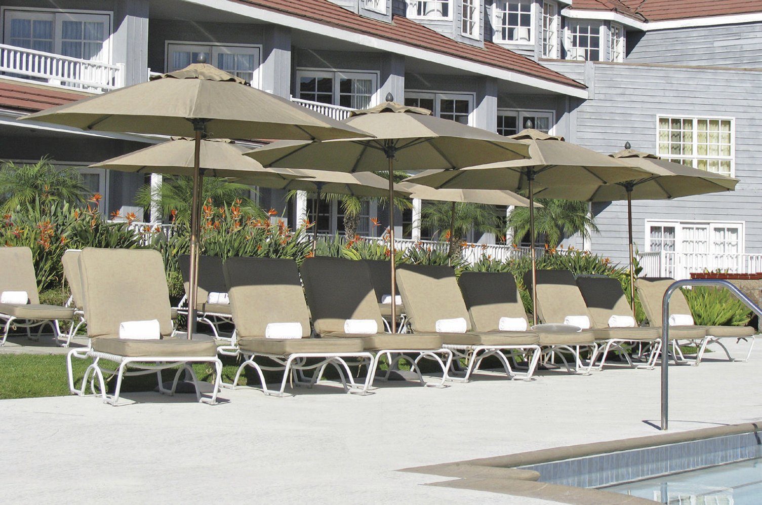 7.5ft Marine Grade Market Umbrella with 7MPUCB-8605 Canopy in Natural White - Perfect for Patio, Poolside, and Outdoor Dining Areas