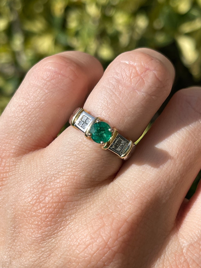 1.02tcw 18K Gold Round Emerald & Princess Cut Diamond Accent Ring for Women - Elegant Wedding, Engagement & Anniversary Jewelry Gift