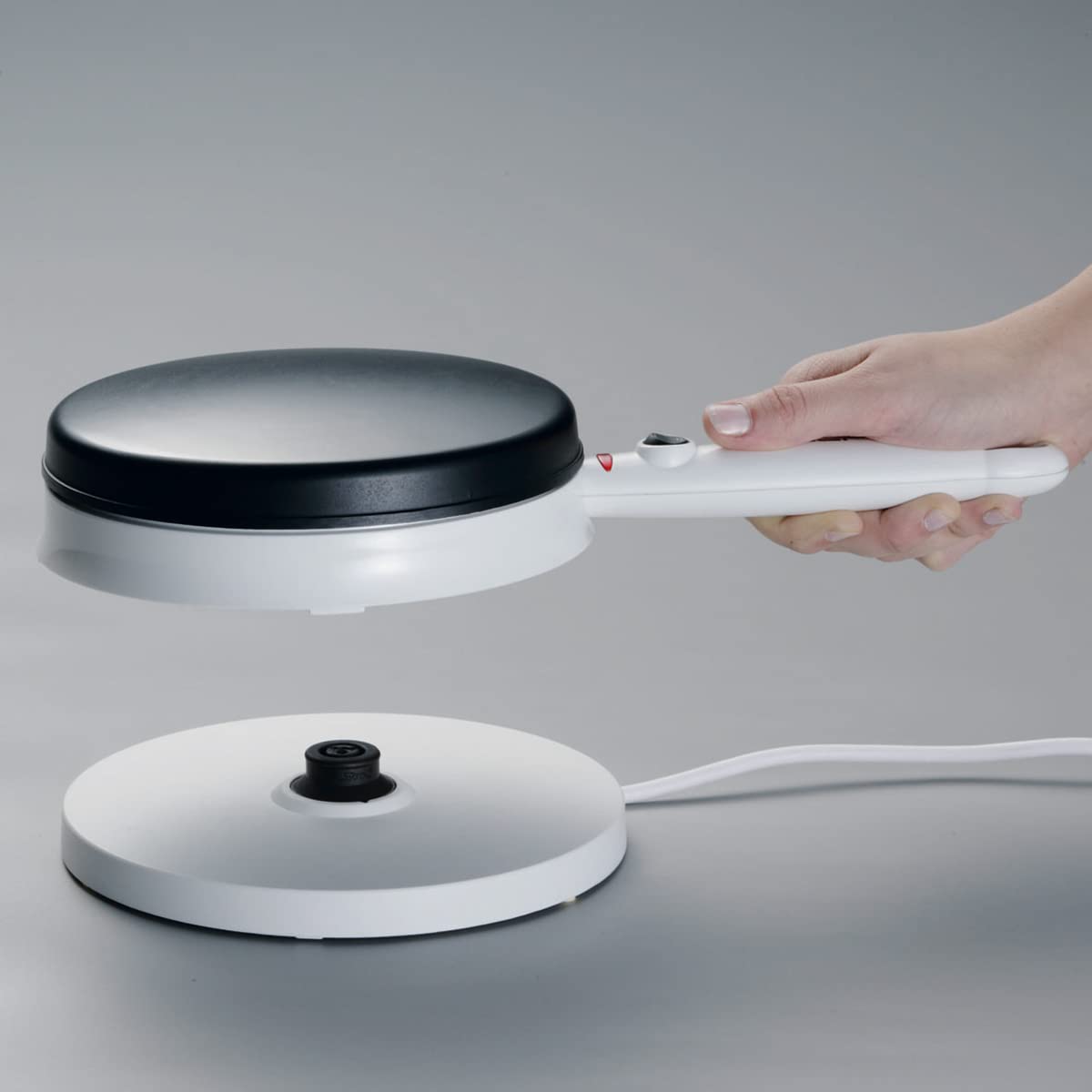 Cloer 677 Electric Crepe Maker - Nonstick Surface, Adjustable Temperature - Perfect for Breakfast, Desserts & Party Snacks