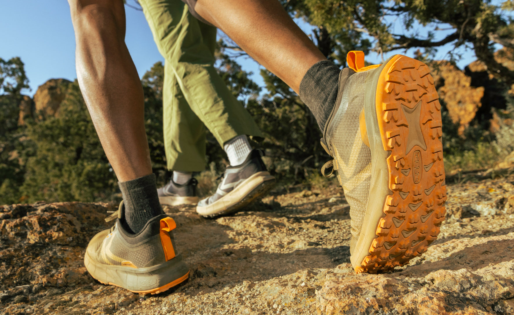 Men's 450 Dirt Hiking Shoes - Lightweight Trail Running Shoes for Men, Breathable & Durable Outdoor Hiking Boots (Light Curry/Orange Pepper) - Perfect for Mountain Climbing, Camping & Backpacking Adventures