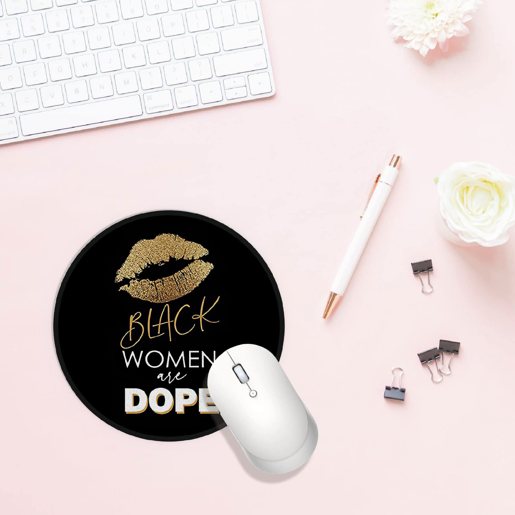 Knibeo Black Women Mouse Pad - 7.9 x 7.9 Inch Round Mouse Pad for Black Girls | Afrocentric Office Decor | Empowering Black Girl Magic Gift | Funny Desk Accessory for Women | Perfect for Work, Gaming & Home Office Setup