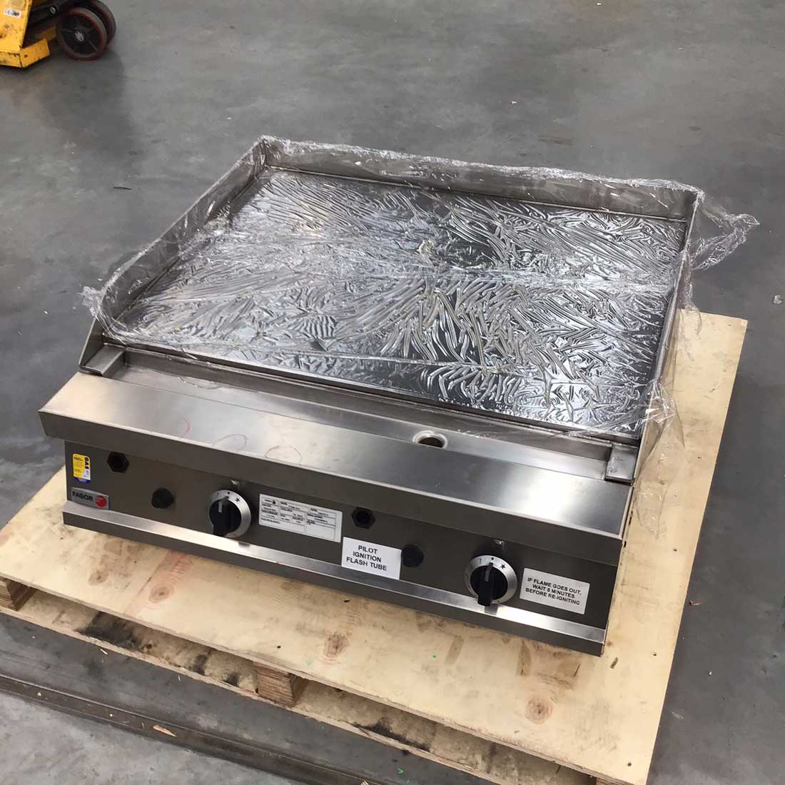 Fagor FTG9 10L 2-Zone Natural Gas Mild Steel Fry Top - Commercial Grade Restaurant Griddle for High-Volume Cooking | Perfect for Breakfast Service, Burger Grilling & Pancake Making