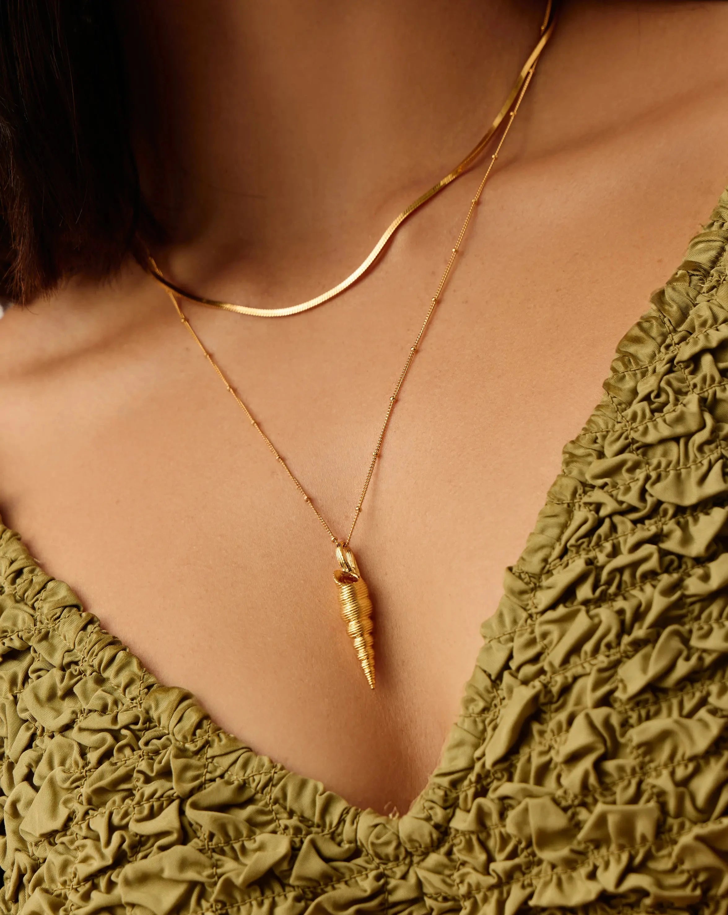 Shell Ridge Pendant Necklace - 18k Gold Plated Women's Jewelry | Elegant Layering Necklace for Everyday Wear, Gift Giving & Special Occasions