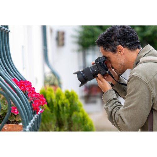 Nikon NIKKOR Z 50mm f/1.4 Lens for Nikon Z Mirrorless Cameras - Professional Portrait & Low Light Photography Lens for Wedding, Events & Street Photography