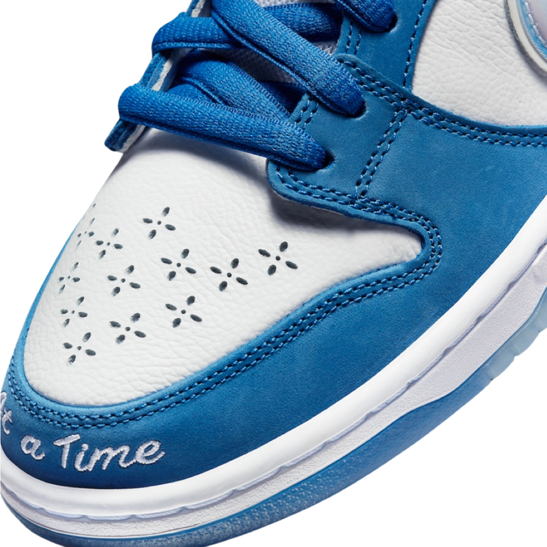 Nike SB Dunk Low 