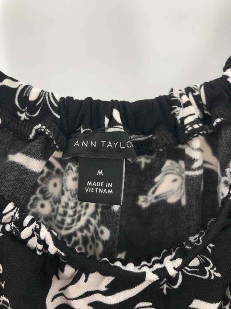 Pre-Owned Ann Taylor Black Medium Size Printed Off-Shoulder Blouse - Perfect for Work, Date Night & Casual Outings