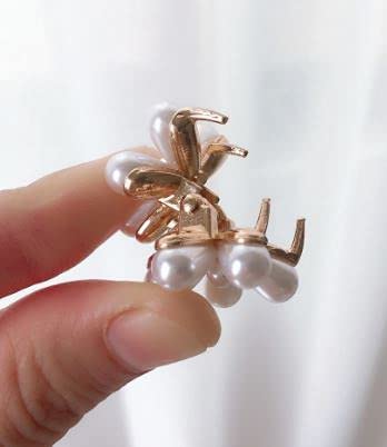 DENICRAAS Pearl Flower Hair Claw Clip Set - 2PCS Mini Pearl Hair Clips for Women, Small White Bridal Hair Accessories, Fashion Hair Claw for Wedding, Party & Everyday Use