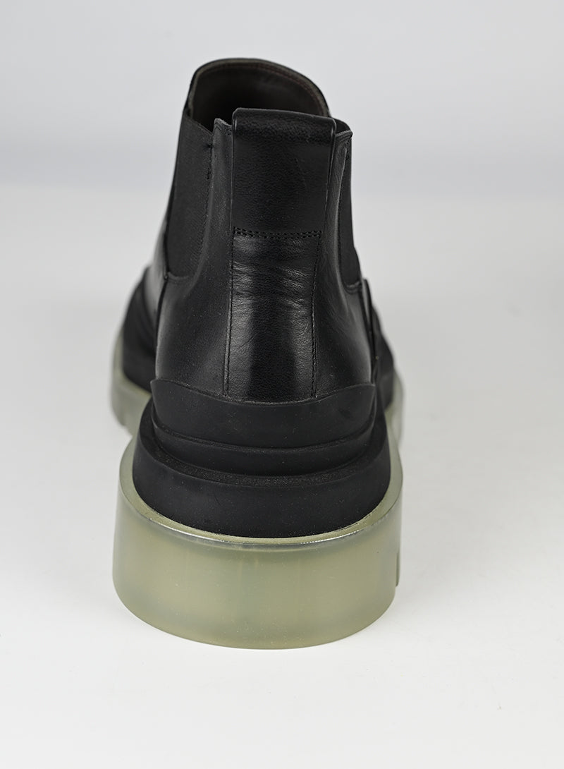 Bottega Veneta Black Leather Tire Boots Size 39 - Stylish & Comfortable for Fall/Winter Fashion Outfits