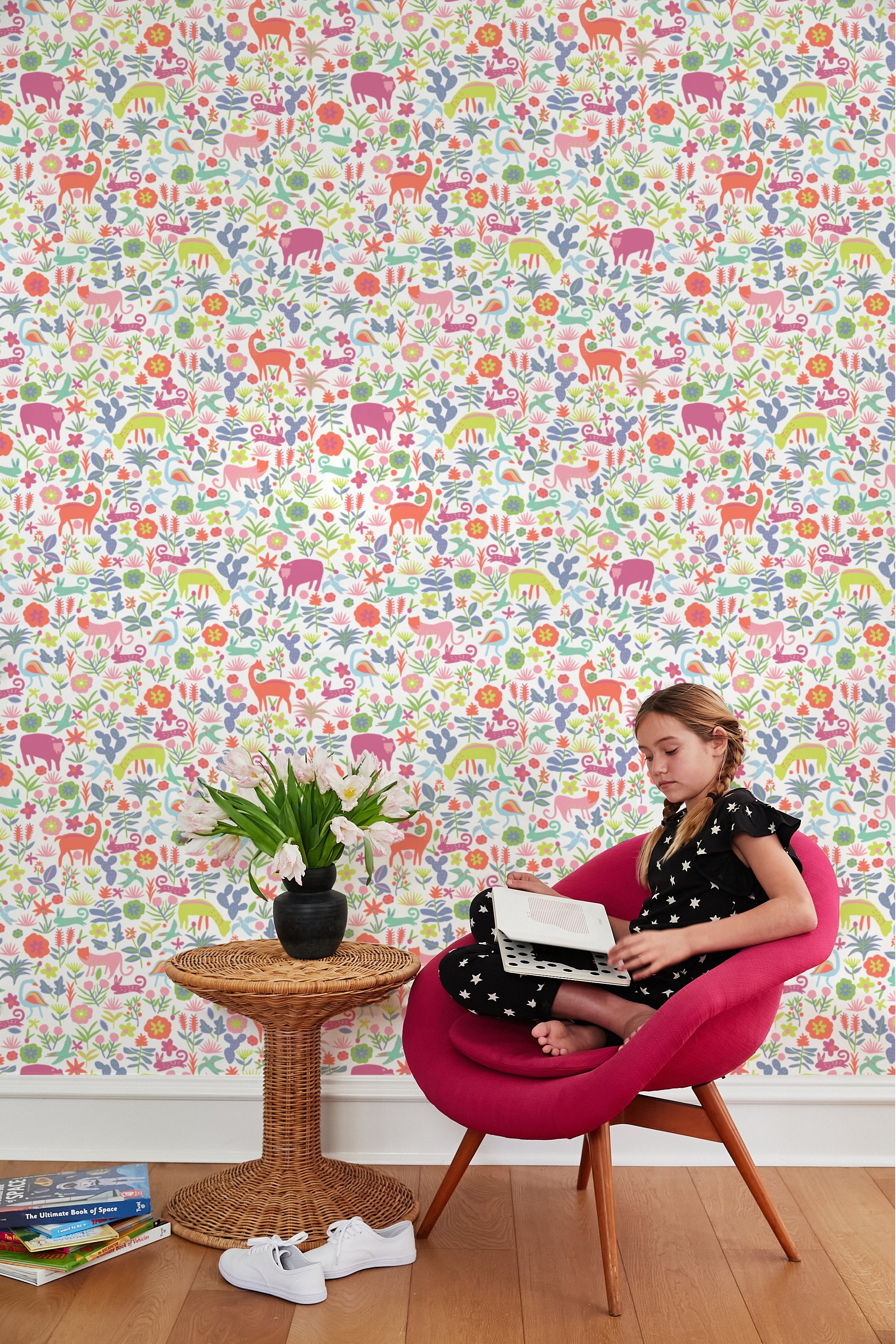 Tea Collection 'Menagerie' Pink Wallpaper - Elegant Floral Design for Bedroom, Living Room & Nursery Decor