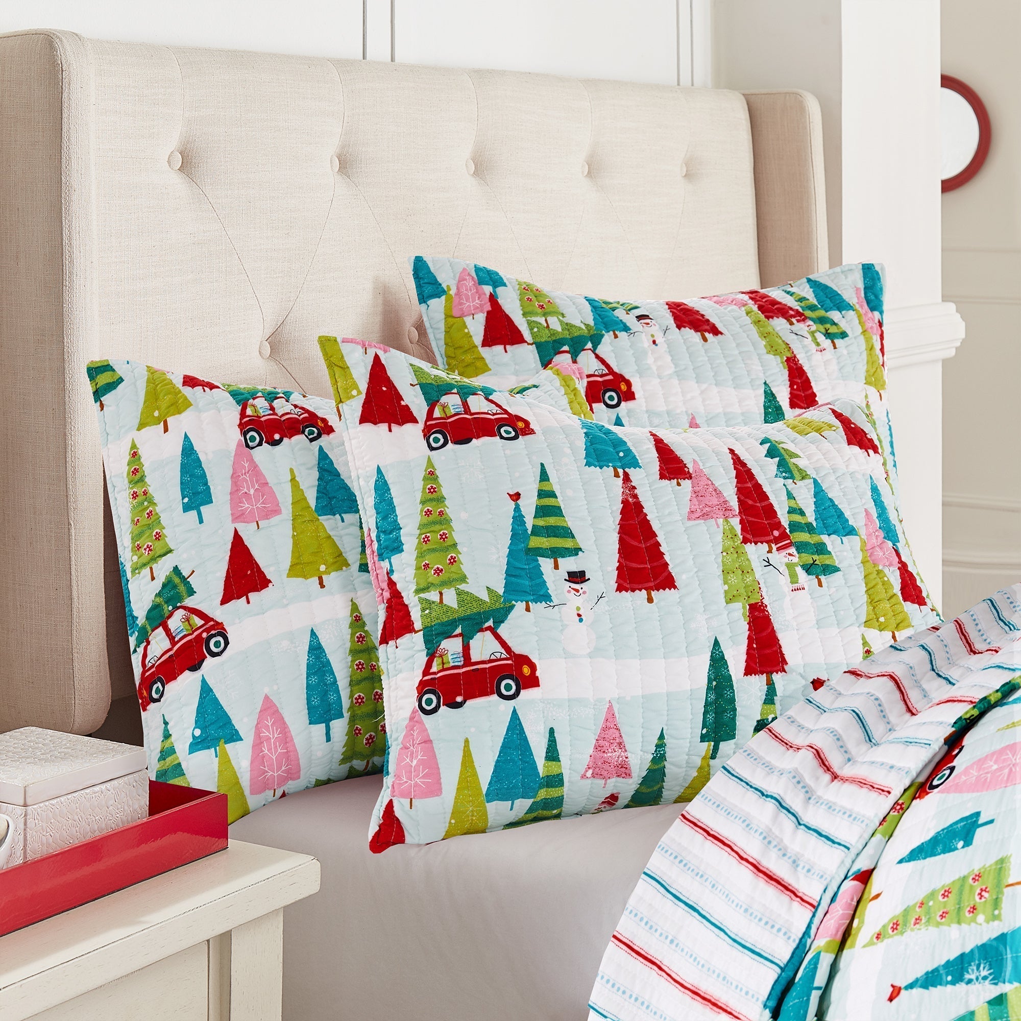 Merry & Bright Holly Jolly Christmas Quilt - Cozy Holiday Bedding for Festive Home Decor