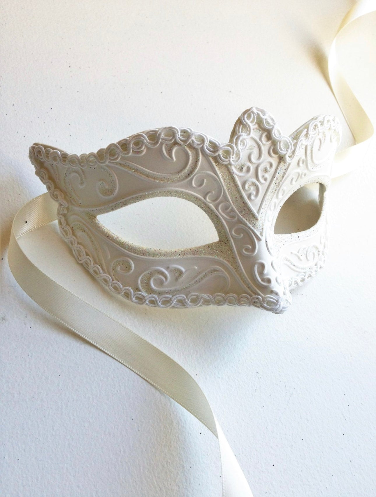 Elegant White Venetian Masquerade Mask for Women - Perfect for Halloween, Costume Parties, and Mardi Gras Celebrations