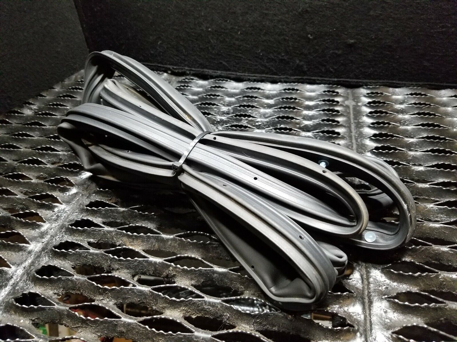 2004-2009 Jaguar XJ8 Front Right Passenger Door Weatherstrip Seal - OEM Replacement Part for Improved Weather Protection & Noise Reduction