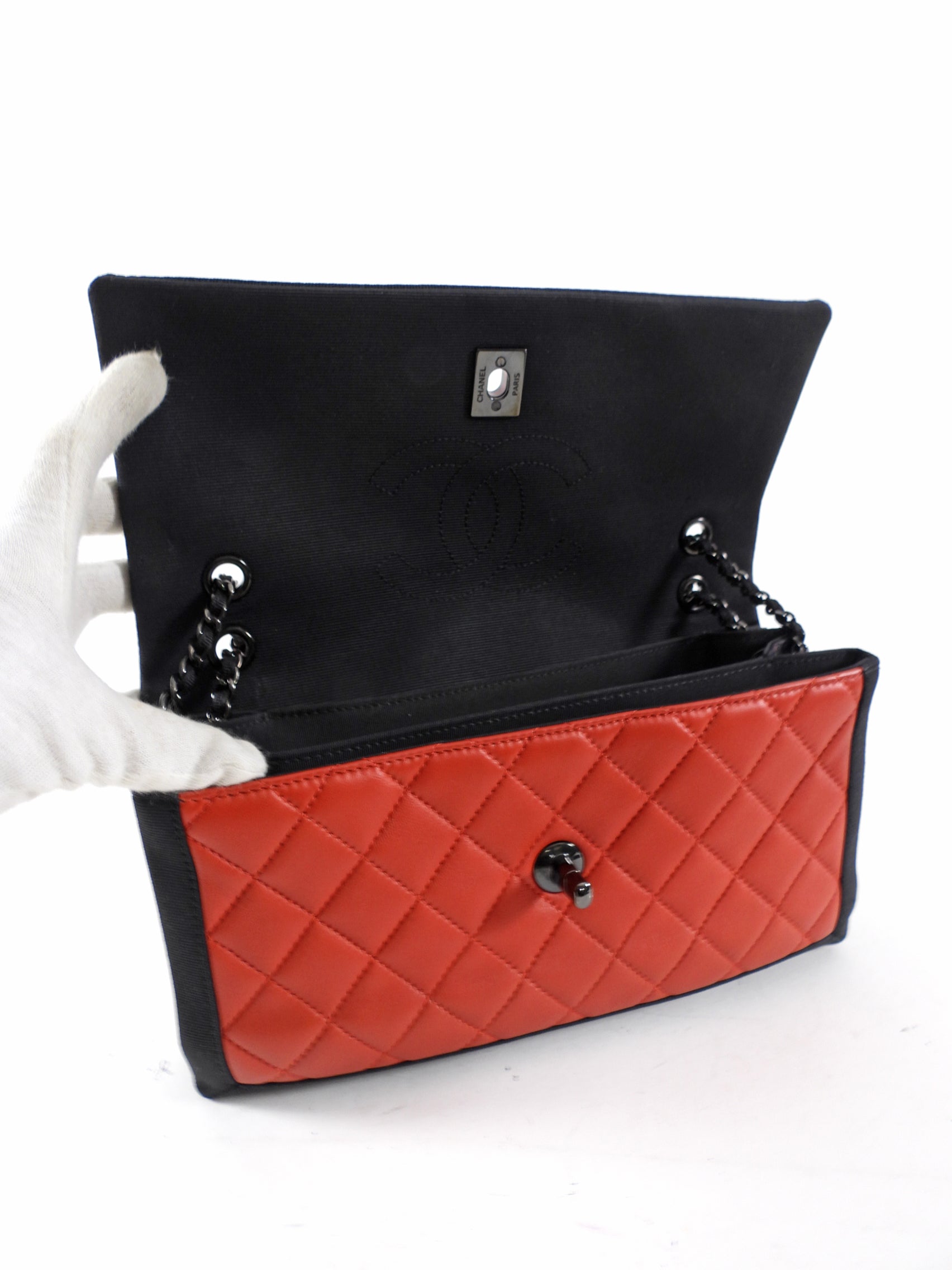 Chanel Red Quilted Leather Crossbody Bag with Chain Strap - Luxury Designer Handbag for Women, Perfect for Parties, Date Nights & Special Occasions