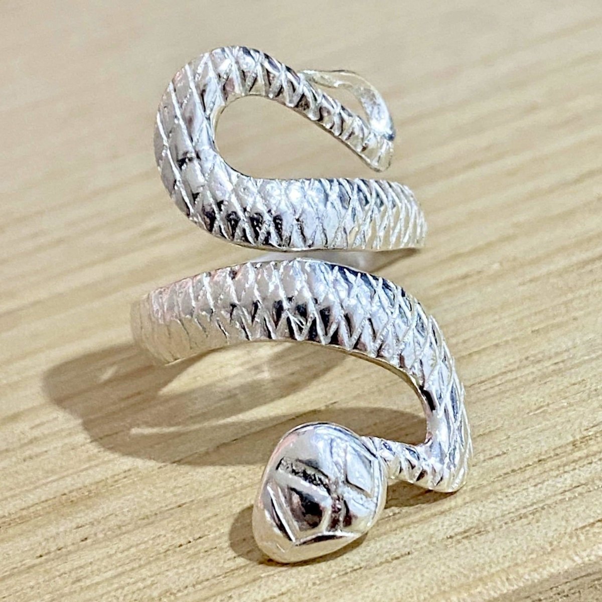 Laihas Handmade Rebirth Snake Sterling Silver Ring for Women - Elegant Serpent Jewelry for Everyday Wear & Special Occasions