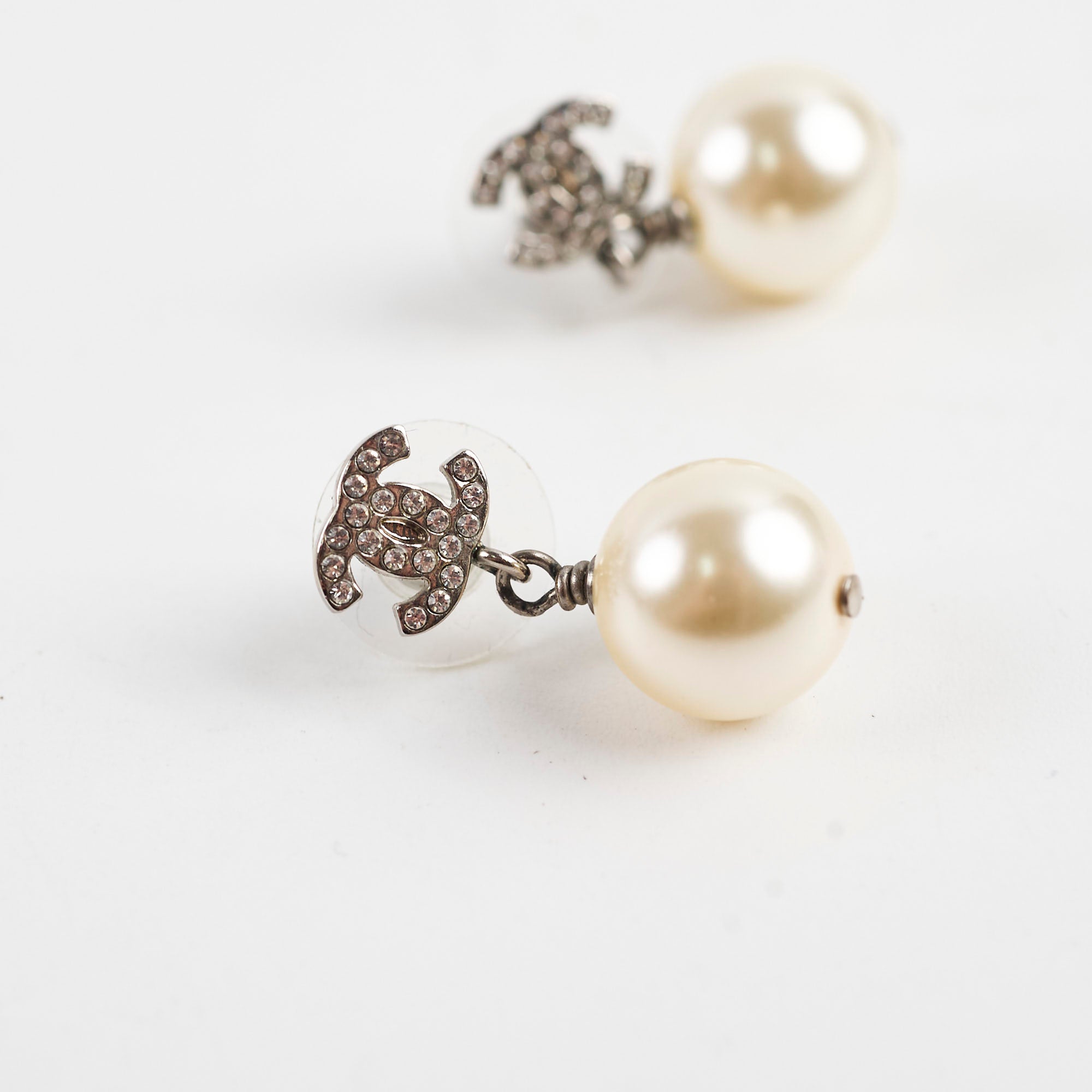 Chanel CC Pearl Drop Earrings - Luxury Fashion Jewelry for Women, Elegant Pearl Dangle Earrings for Party, Wedding & Special Occasions