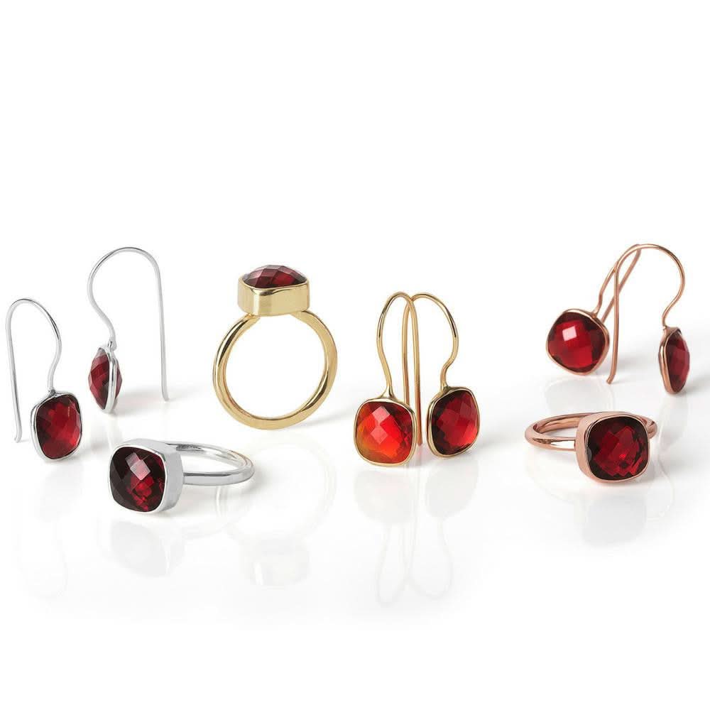 Elegant Garnet Cocktail Ring in Gold - Perfect for Evening Parties, Weddings & Special Occasions