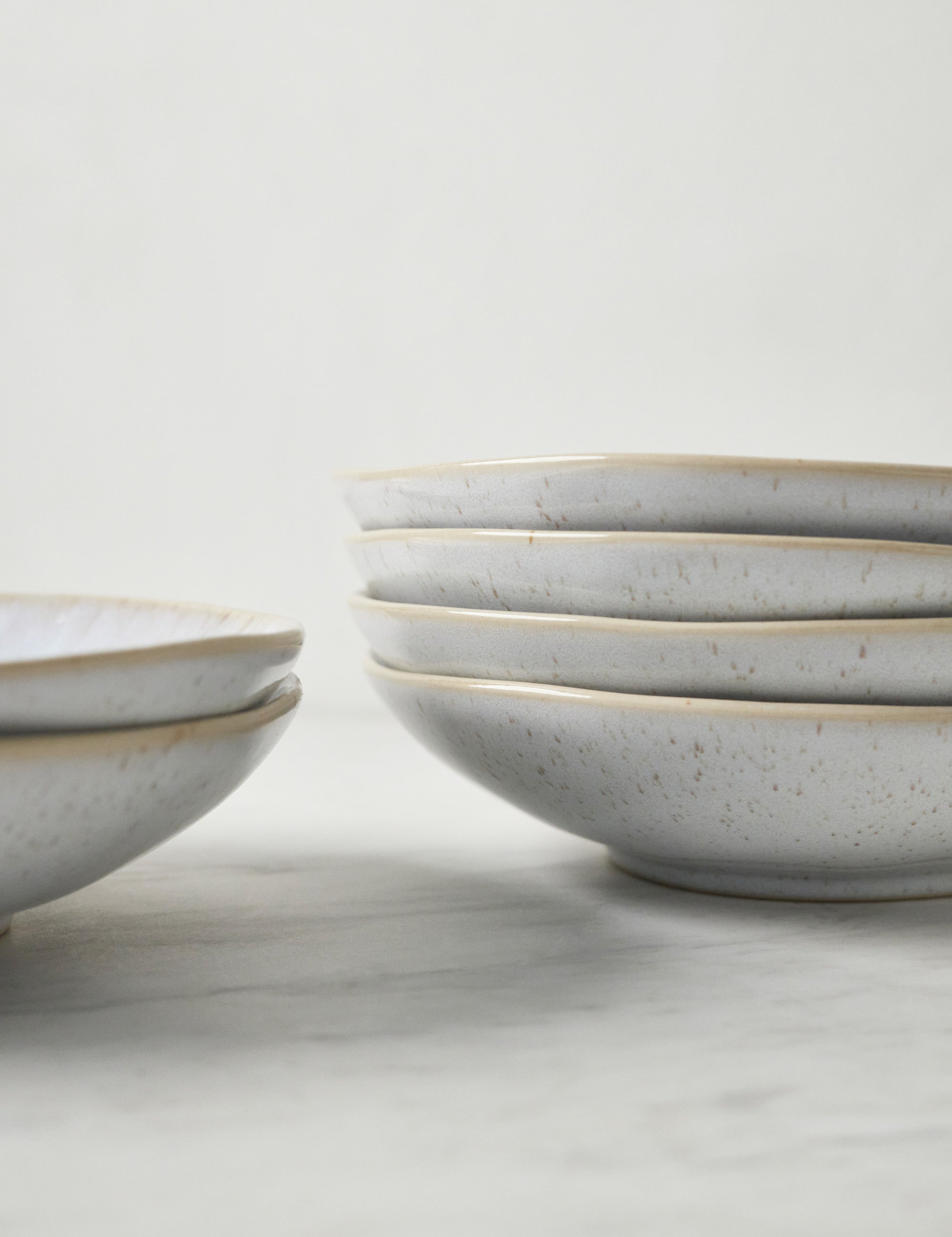 Casafina Eivissa Stoneware Dinnerware Set - Durable Porcelain Plates, Bowls & Mugs for Everyday Use - Perfect for Family Dinners, Entertaining Guests & Restaurant-Style Dining