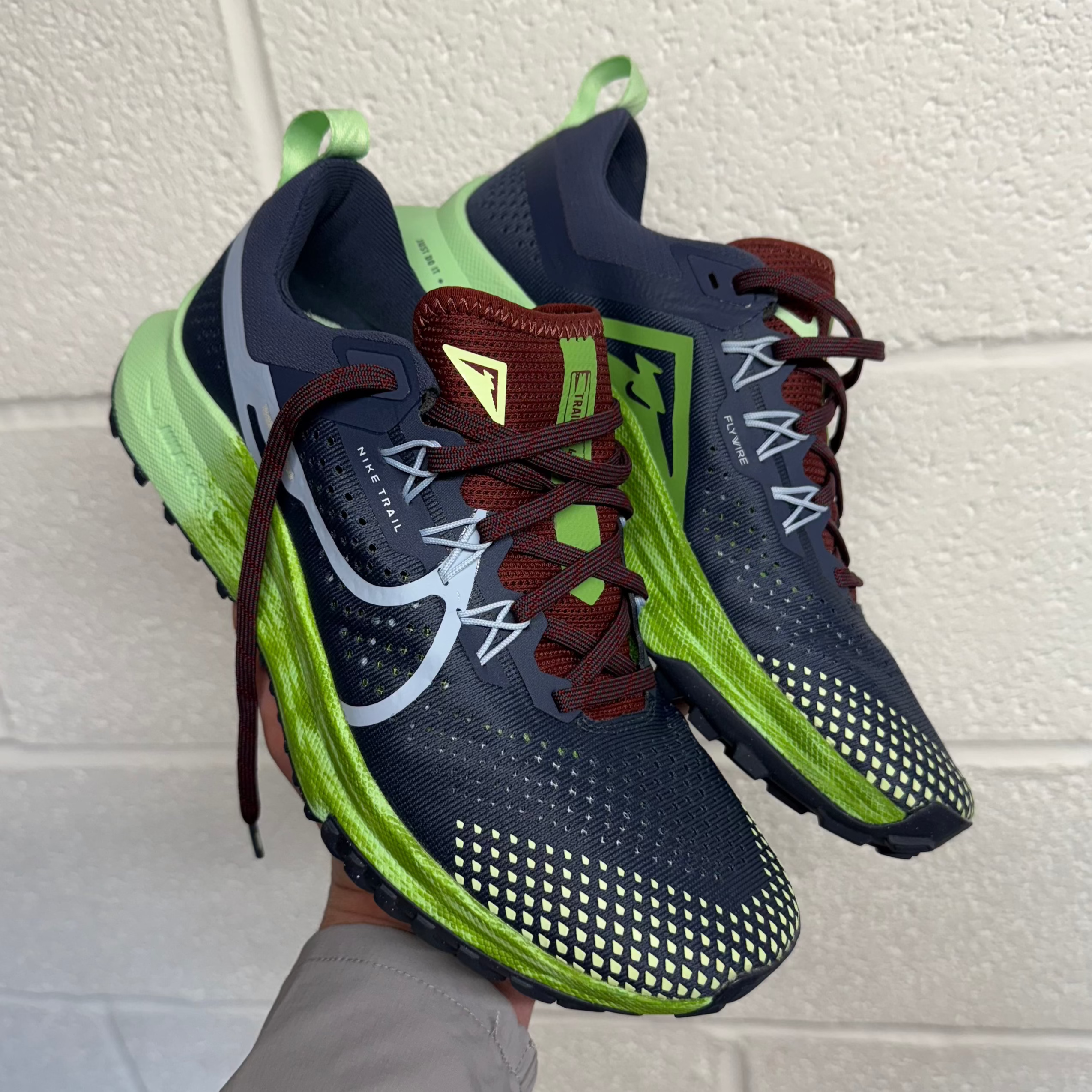 Nike Pegasus Trail 4 Running Shoes - Men's/Women's Waterproof Trail Runners for Hiking & Outdoor Adventures