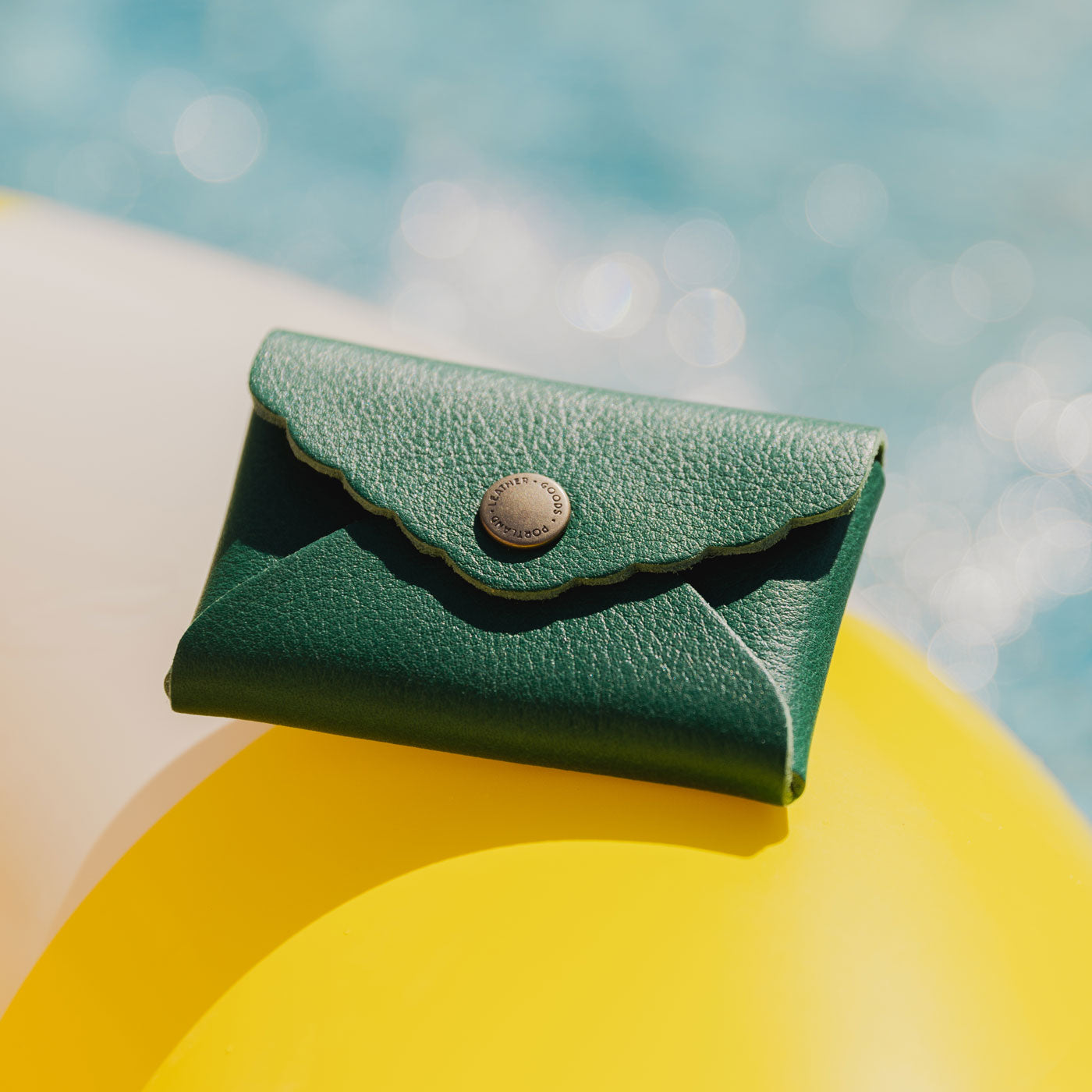 Mini Daisy Wallet - Compact & Stylish RFID Blocking Wallet for Women | Perfect for Travel, Shopping & Everyday Use