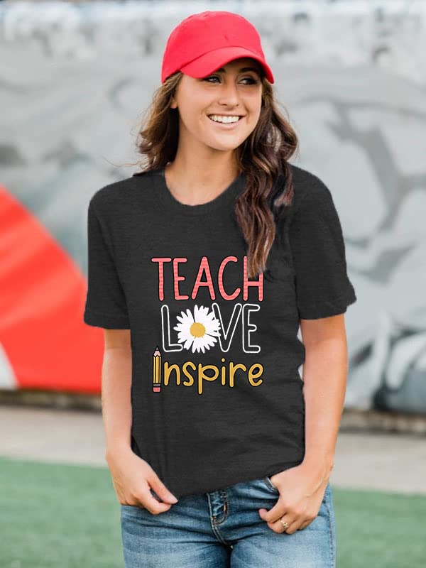 Rainbow 'In This Class We Are Family' Graphic Teacher T-Shirt for Women - Inspirational Teaching Tee, Perfect Gift for Educators - Ideal for Classroom, School Events & Teacher Appreciation