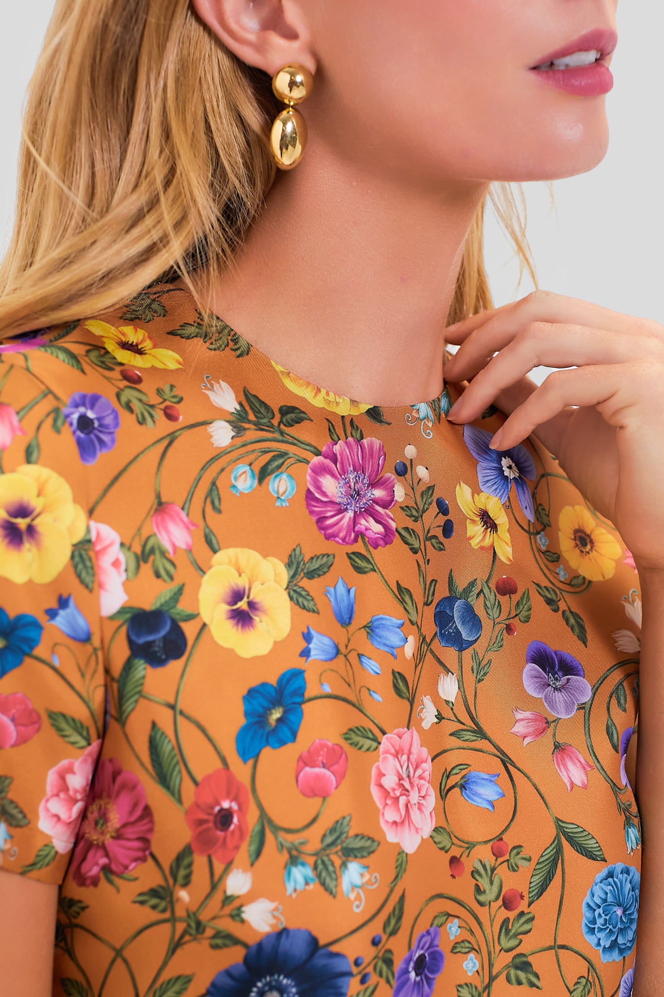 Botticelli Rust Short Sleeve Swing Dress with Feathers - Flowy Summer Dress for Women, Boho Chic Feather Trim Dress - Perfect for Beach Vacations, Date Nights & Outdoor Parties