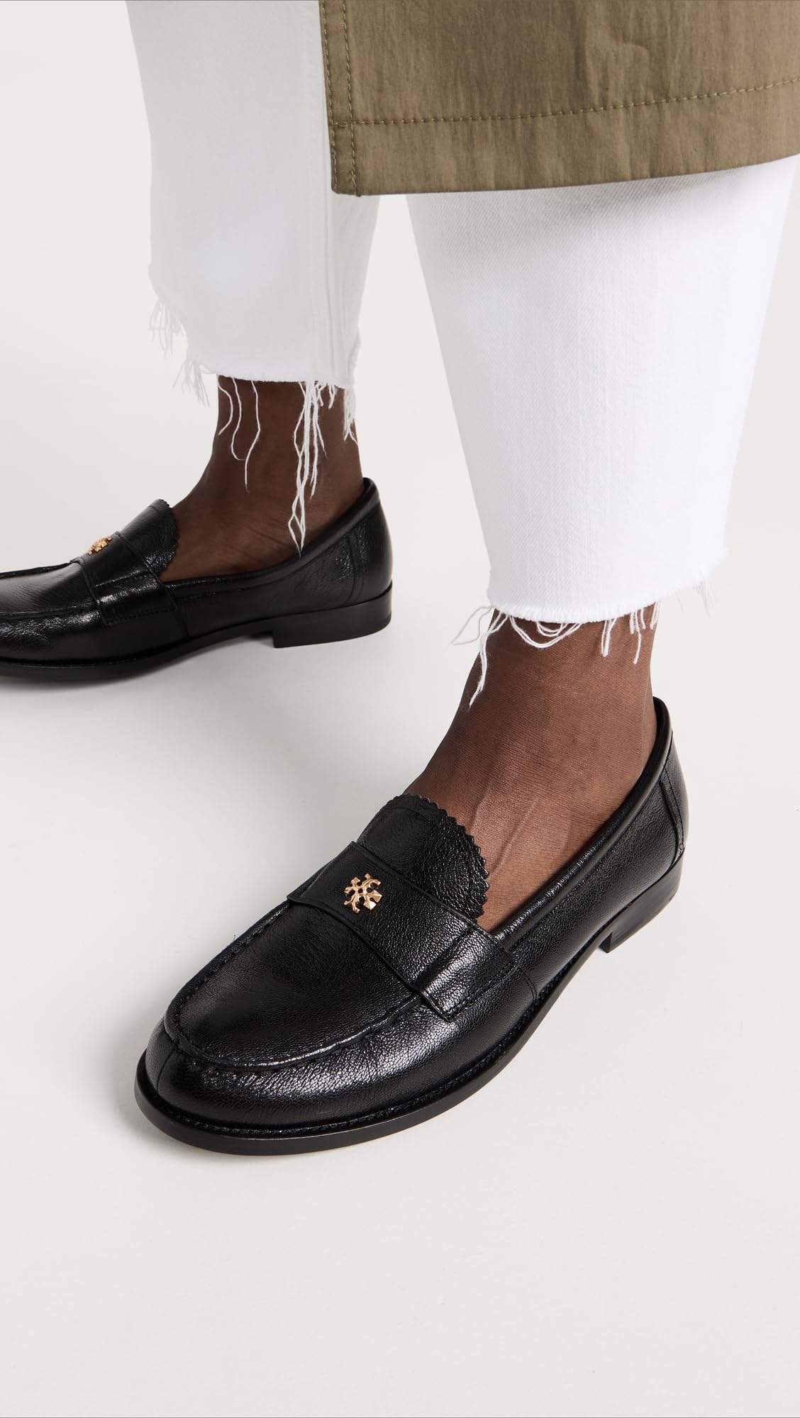 Tory Burch Women's Classic Leather Loafers - Comfortable Slip-On Shoes for Work, Office & Casual Outfits