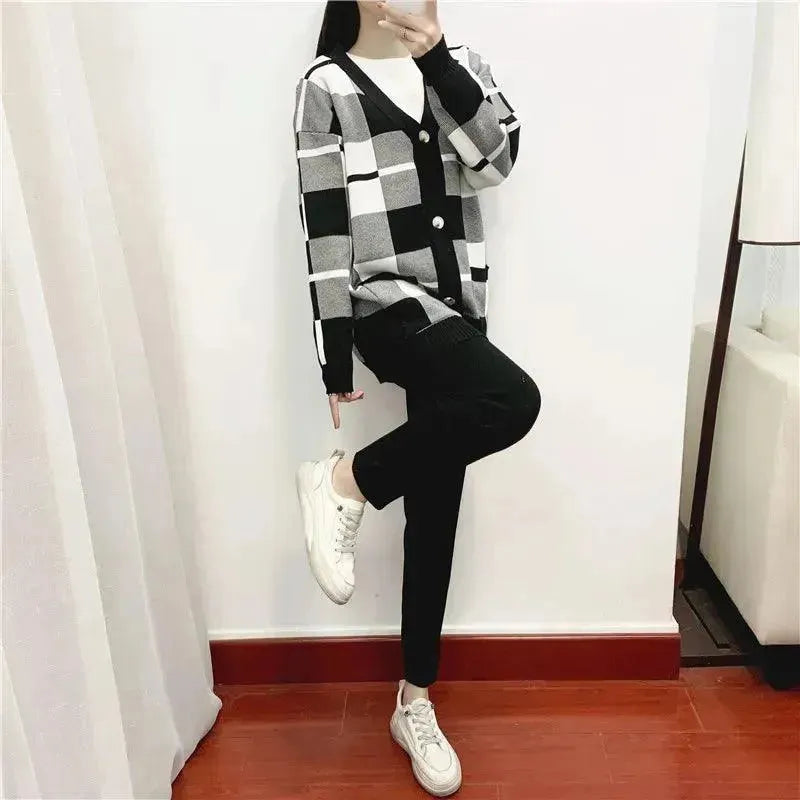 Stylish Colorblock Knit Women's 3-Piece Set - Cozy Sweater, Pants & Scarf Combo for Fall & Winter Outfits