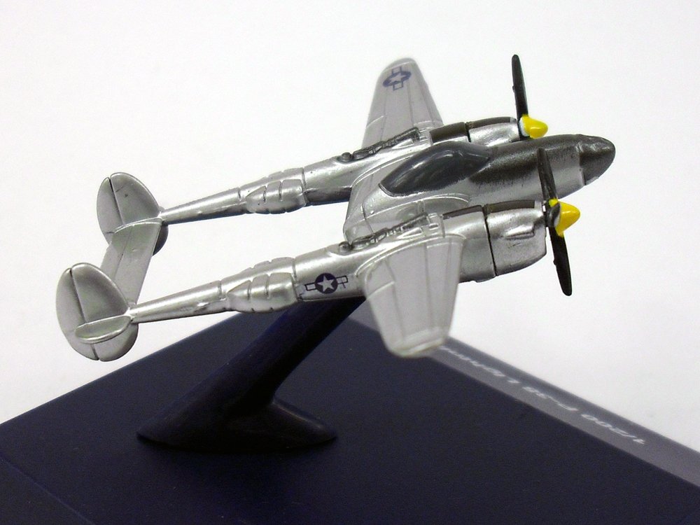 P-38 Lightning WWII Fighter Plane - 1/200 Scale Diecast Metal Model Aircraft - Collectible Military Display & Aviation Enthusiast Gift