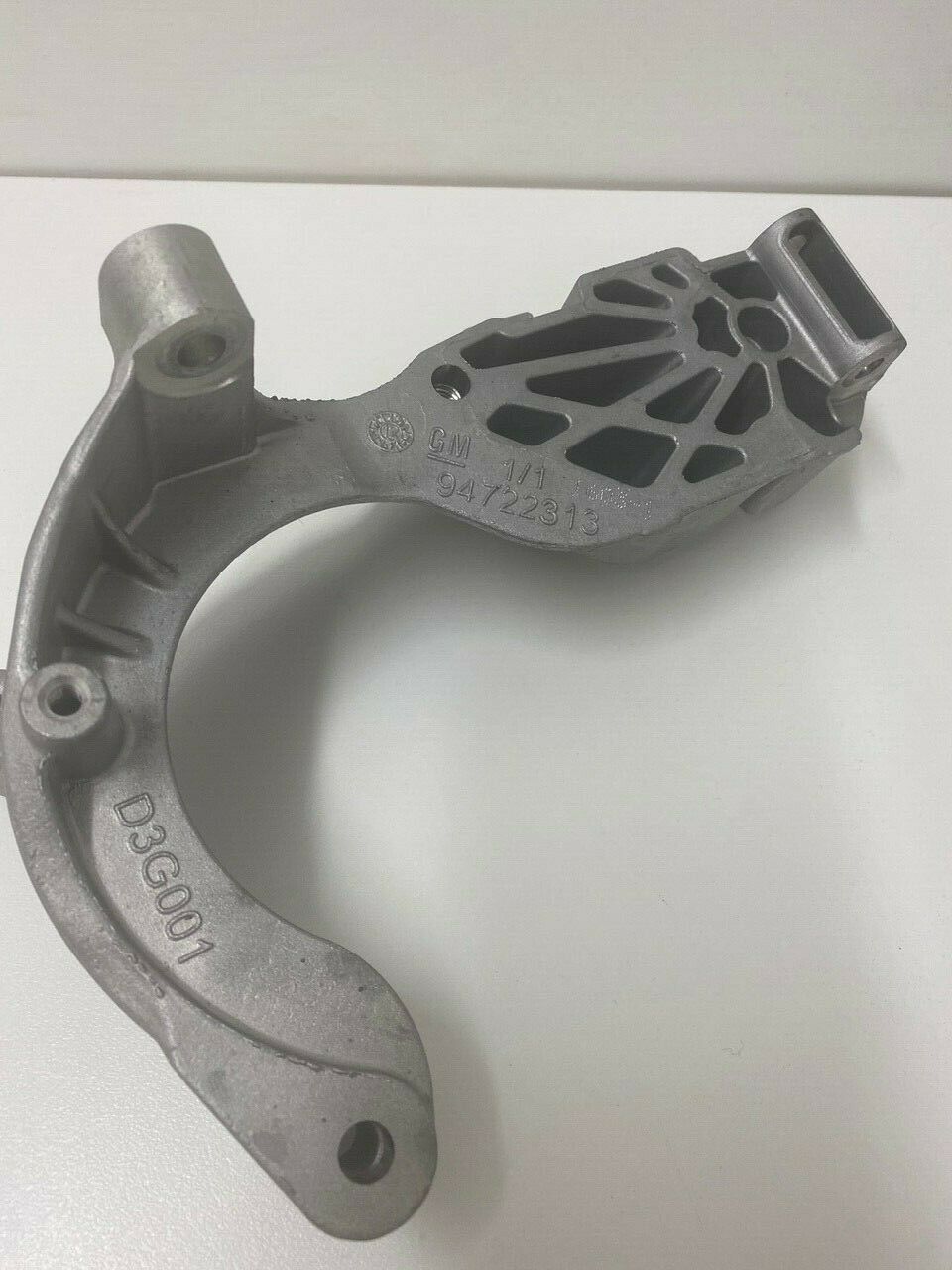 Genuine Holden RG Colorado 2.8L Duramax Diesel Timing Belt Tensioner Mount Bracket Replacement Part - Perfect for Engine Repair & Maintenance