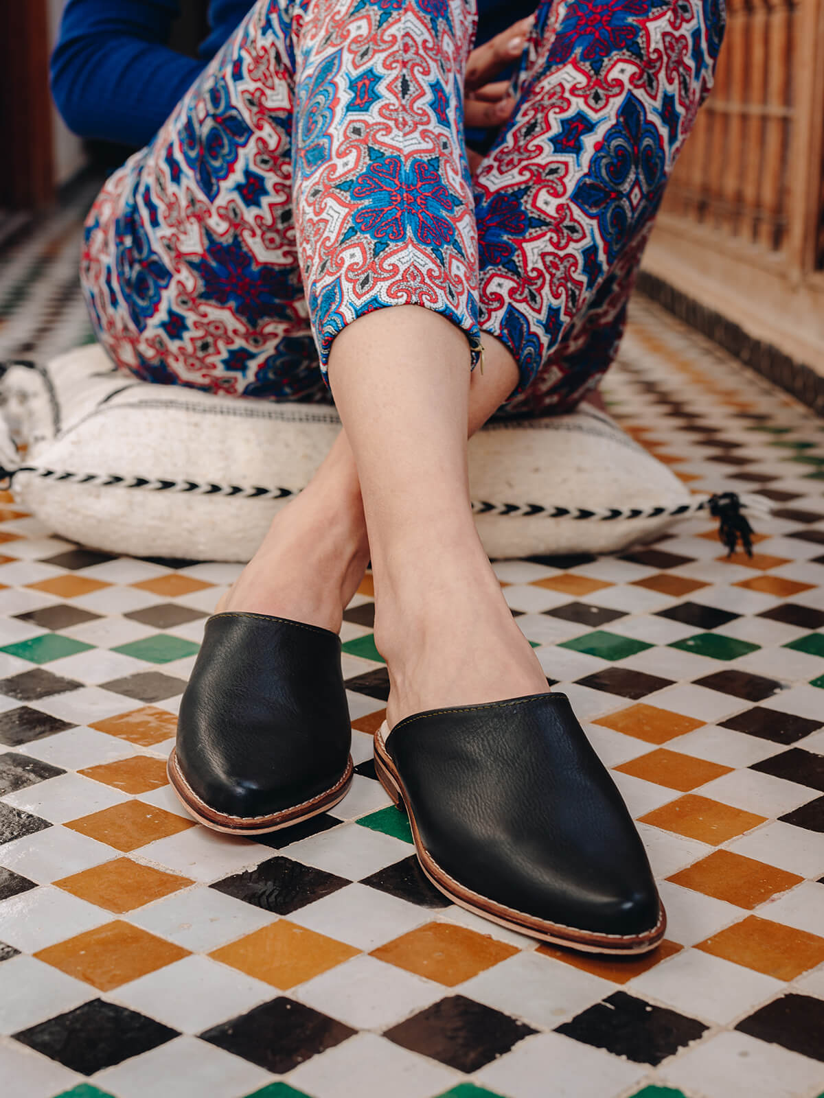 Black Leather Mules for Women - Comfortable Slip-On Shoes for Casual Outfits & Summer Wear