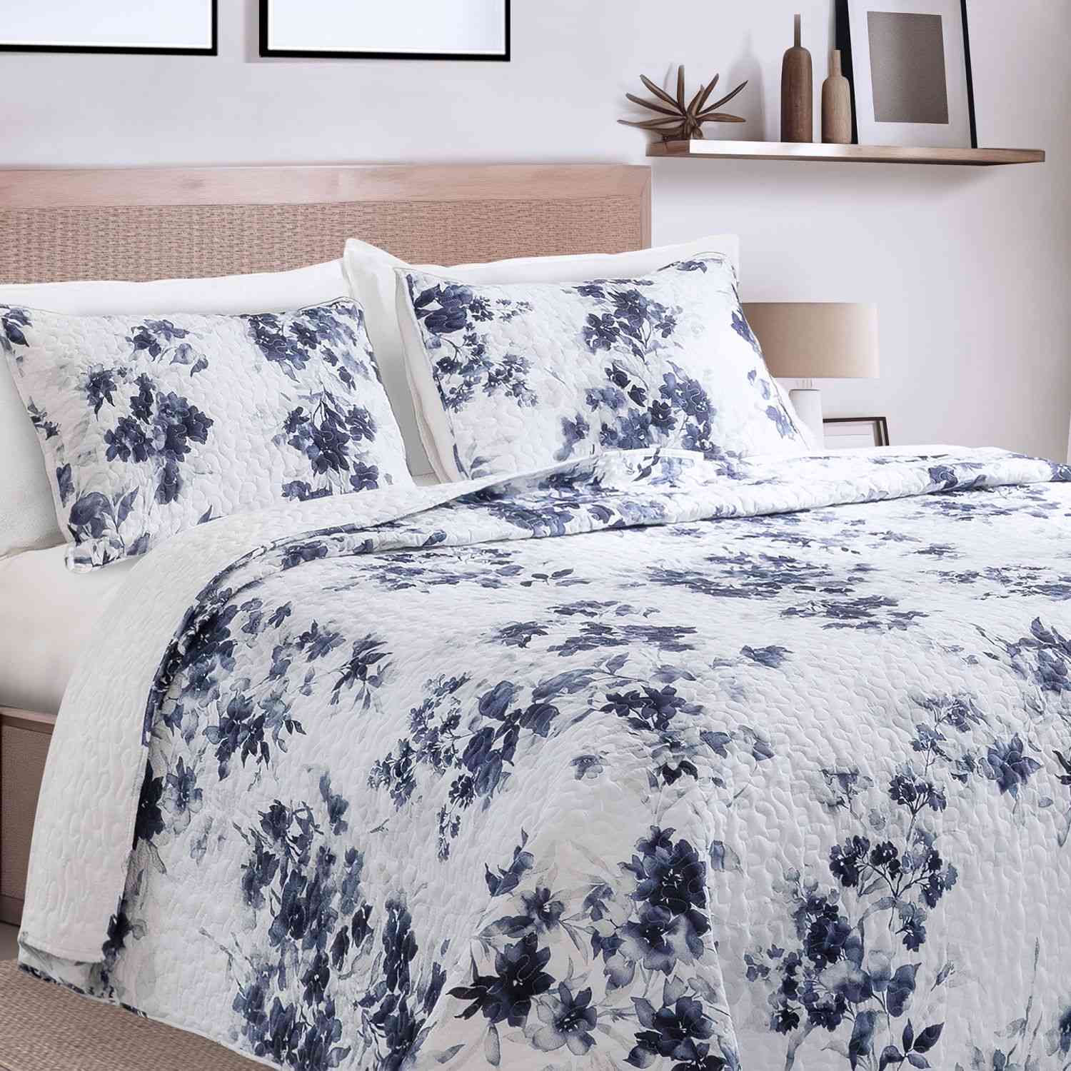 Elegant Floral Printed 3-Piece Quilt Set - Soft Bedding for Queen/King Size Beds - Perfect for Master Bedroom, Guest Room & Cozy Home Decor