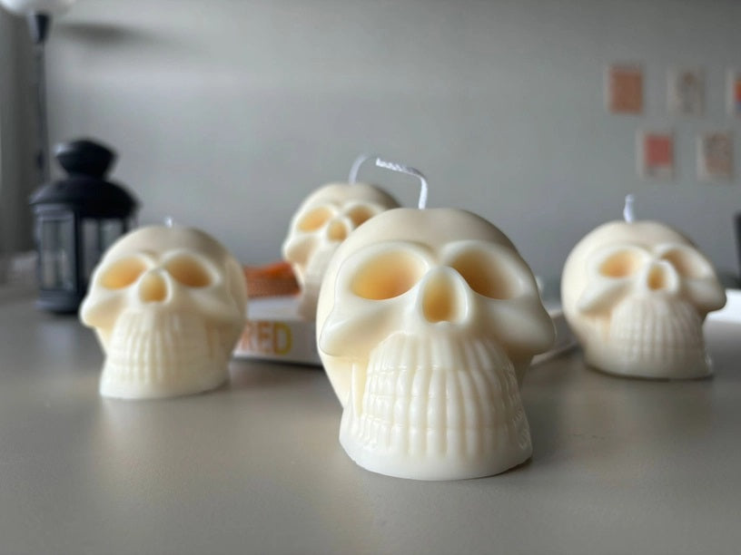 Gothic Skull Candle - Handmade Soy Wax Candle for Halloween Decor, Home Aromatherapy & Spooky Party Ambiance