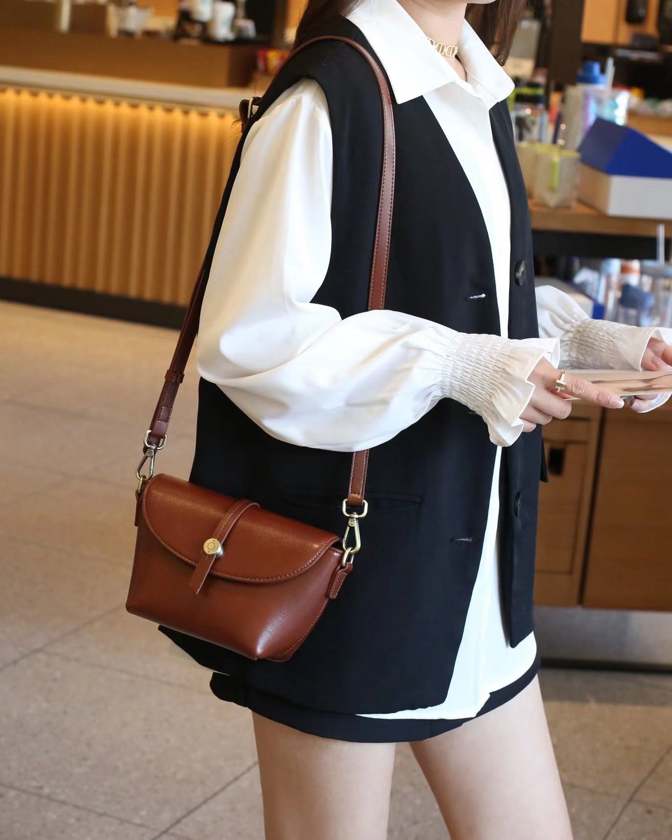 Stylish Mini Shell Crossbody Bag for Women - Trendy Small Shoulder Purse - Perfect for Parties, Travel & Everyday Use