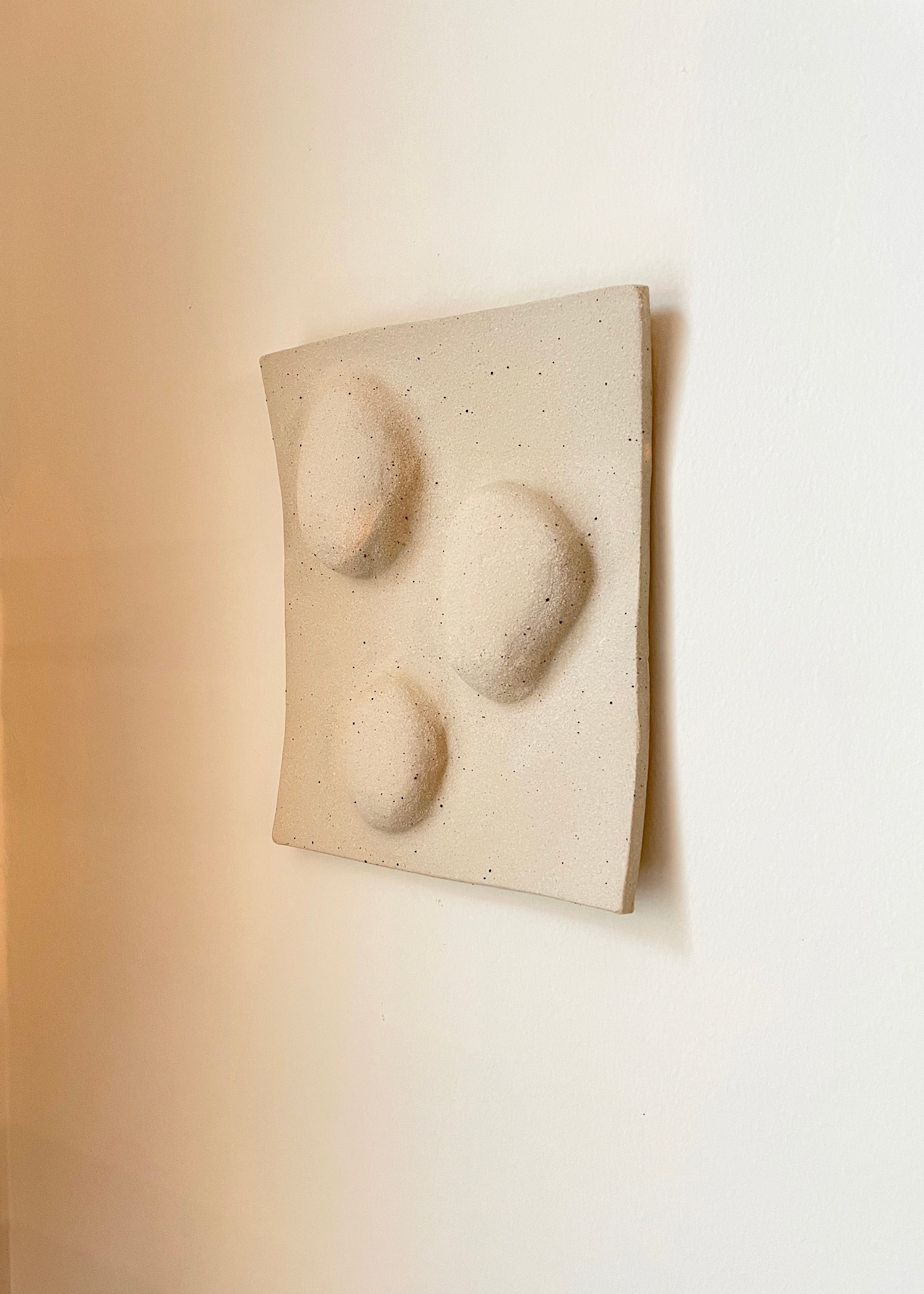 KLAY Copenhagen Pebbles Wall Hanging - Modern Ceramic Wall Decor for Living Room, Bedroom & Office | Boho Home Decor, Scandinavian Style Interior Design