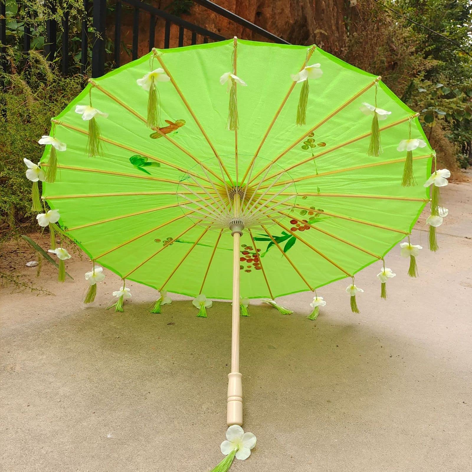 Antique Chinese Oil Paper Umbrella - Handmade Parasol with Hanfu Tassel & Petal Design for Cheongsam, Dance, Catwalk, Photo Props & Home Decor (Set of 10) - Perfect for Traditional Weddings, Tea Ceremonies, Photography Backdrops and Asian-Themed Events