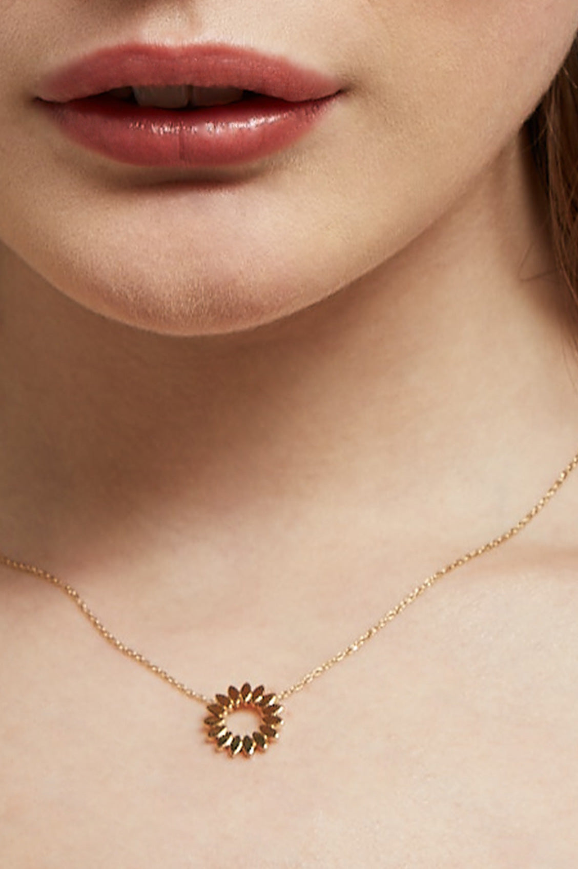 Elegant Modern Flower Necklace for Women - Gold Plated Floral Pendant Jewelry - Perfect for Weddings, Parties & Everyday Wear