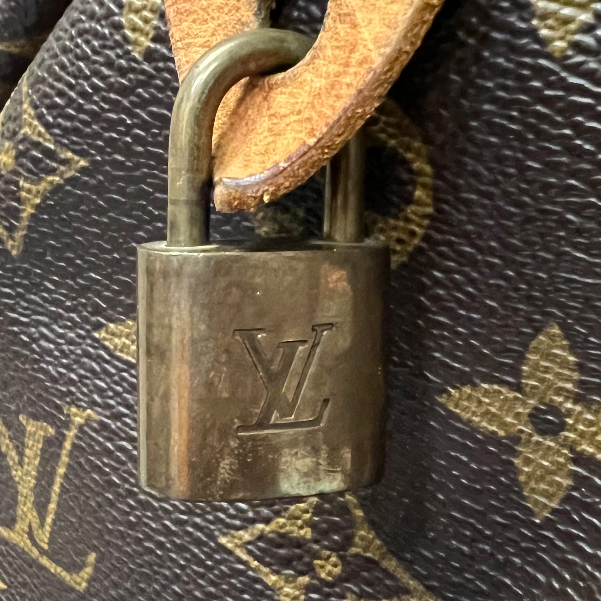 Louis Vuitton Speedy 30 Monogram Canvas Handbag for Women - Luxury Shoulder Bag & Everyday Purse for Work, Travel & Shopping