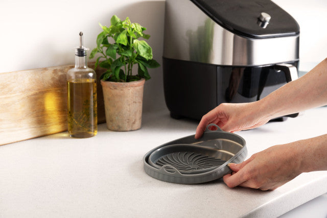 Non-Stick Collapsible Silicone Air Fryer Basket Liner - Round Shape for Easy Storage - Perfect for Philips, Ninja, Cosori & More - Ideal for Frying, Baking & Roasting Healthy Meals