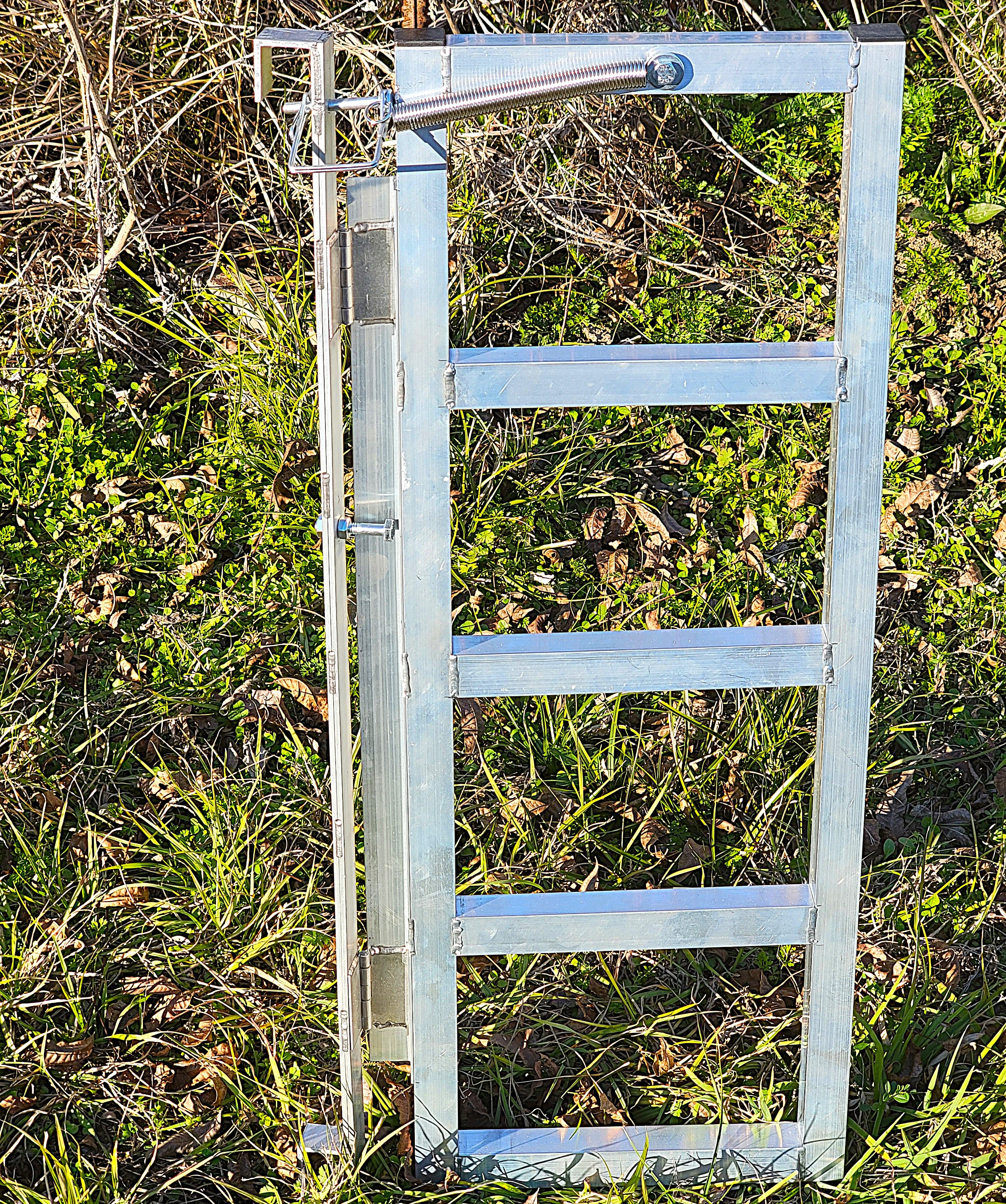 Aluminum Sheep and Goat Anti-Backup Gate - Heavy Duty Livestock Sorting Alley & Pen System for Farm, Ranch, and Dairy Use