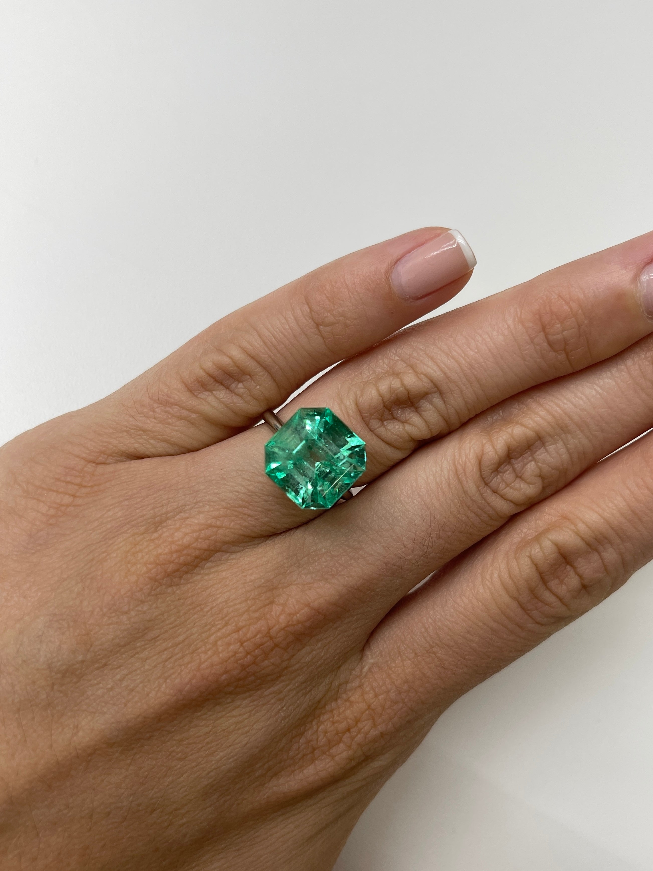 10.49 Carat Natural Colombian Emerald - 13x13mm Asscher Cut Loose Gemstone for Jewelry Making, Engagement Rings & Luxury Gifts