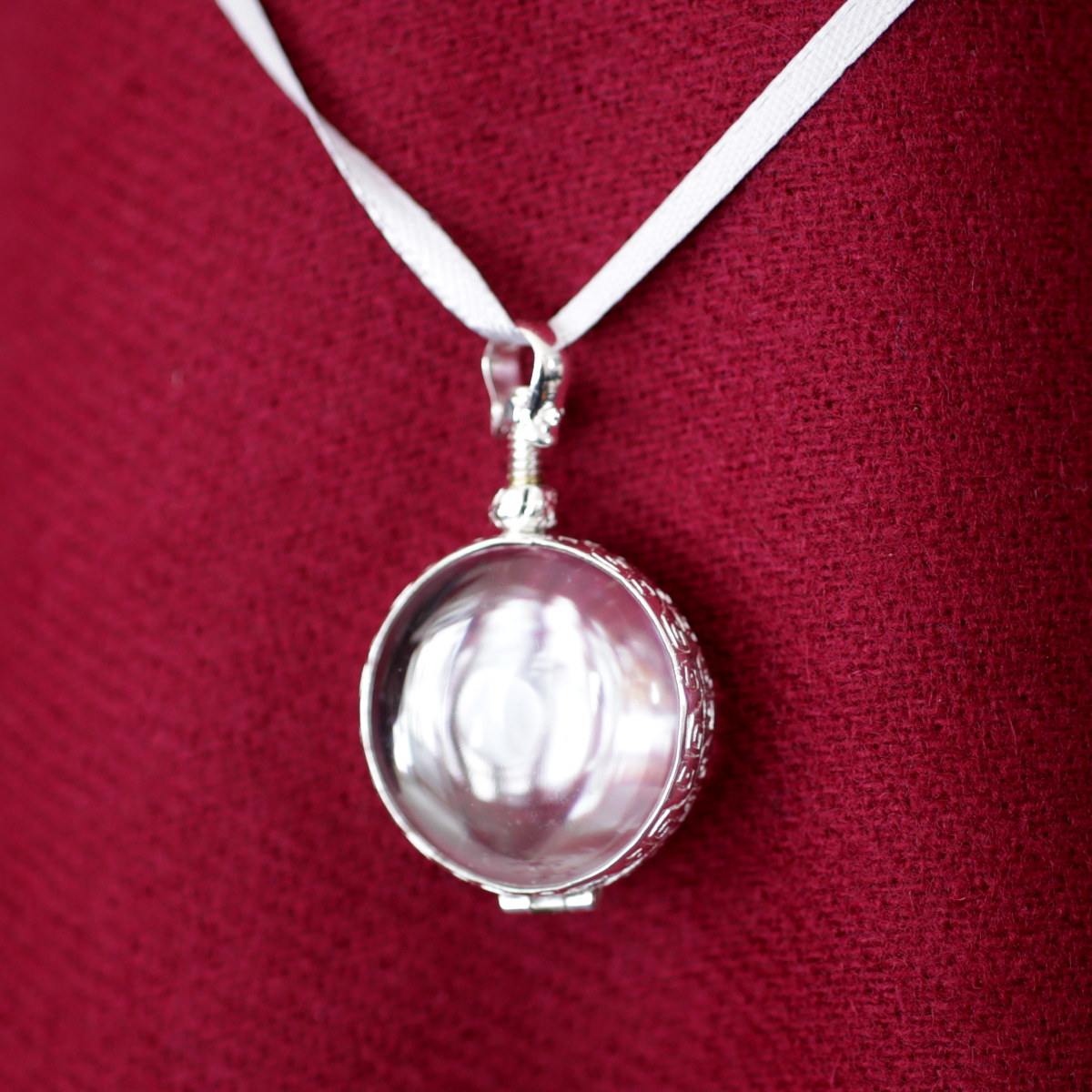 New Keepsake Locket KL 960 - Elegant Photo Pendant Necklace for Women, Personalized Engraved Heart Jewelry Gift for Mom, Wife, Girlfriend | Perfect for Anniversaries, Birthdays & Valentine's Day