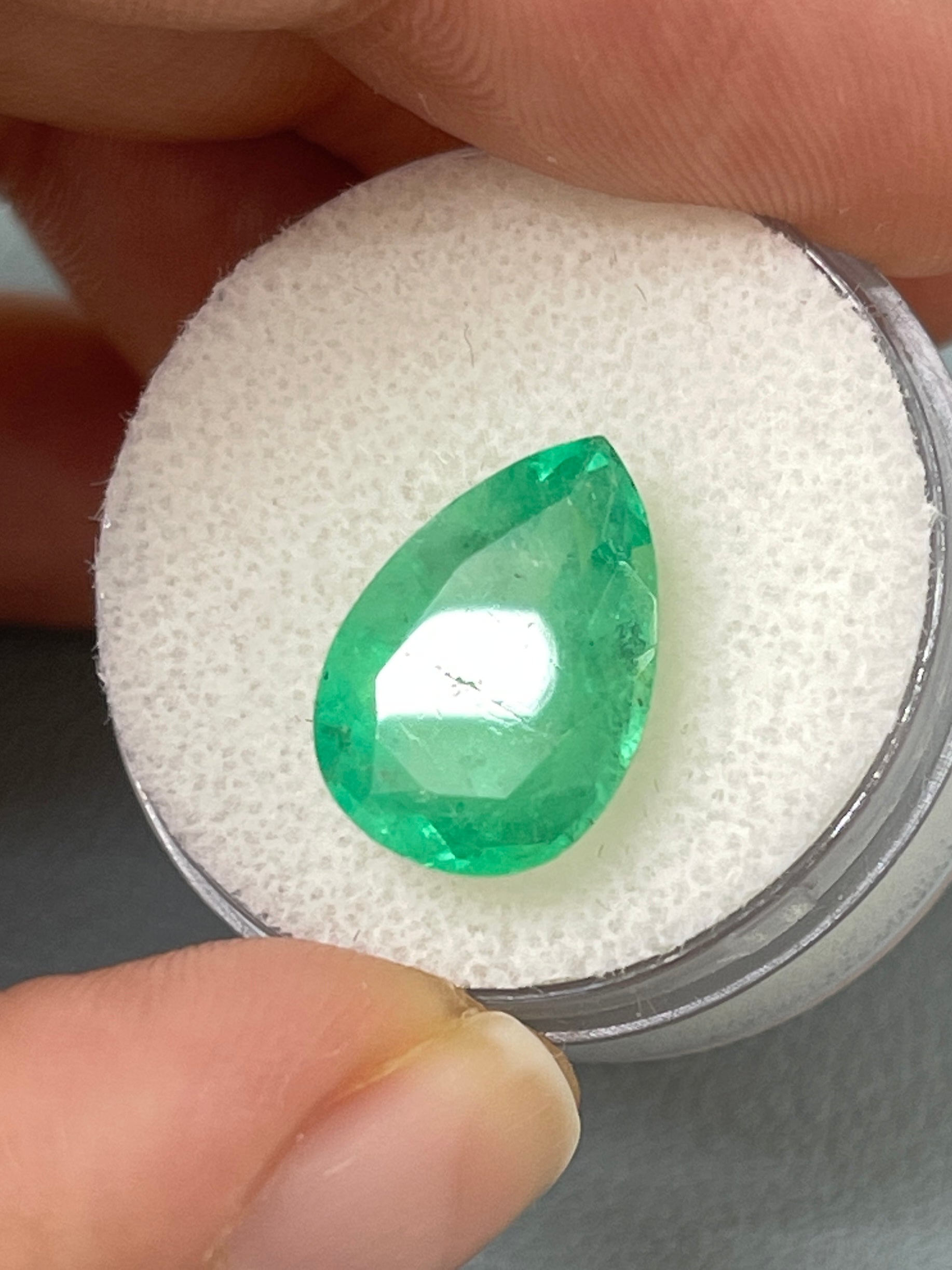 5.21 Carat 14x10mm Pastel Lime Green Natural Loose Colombian Emerald Pear Cut Gemstone for Jewelry Making, Engagement Rings & Luxury Collections