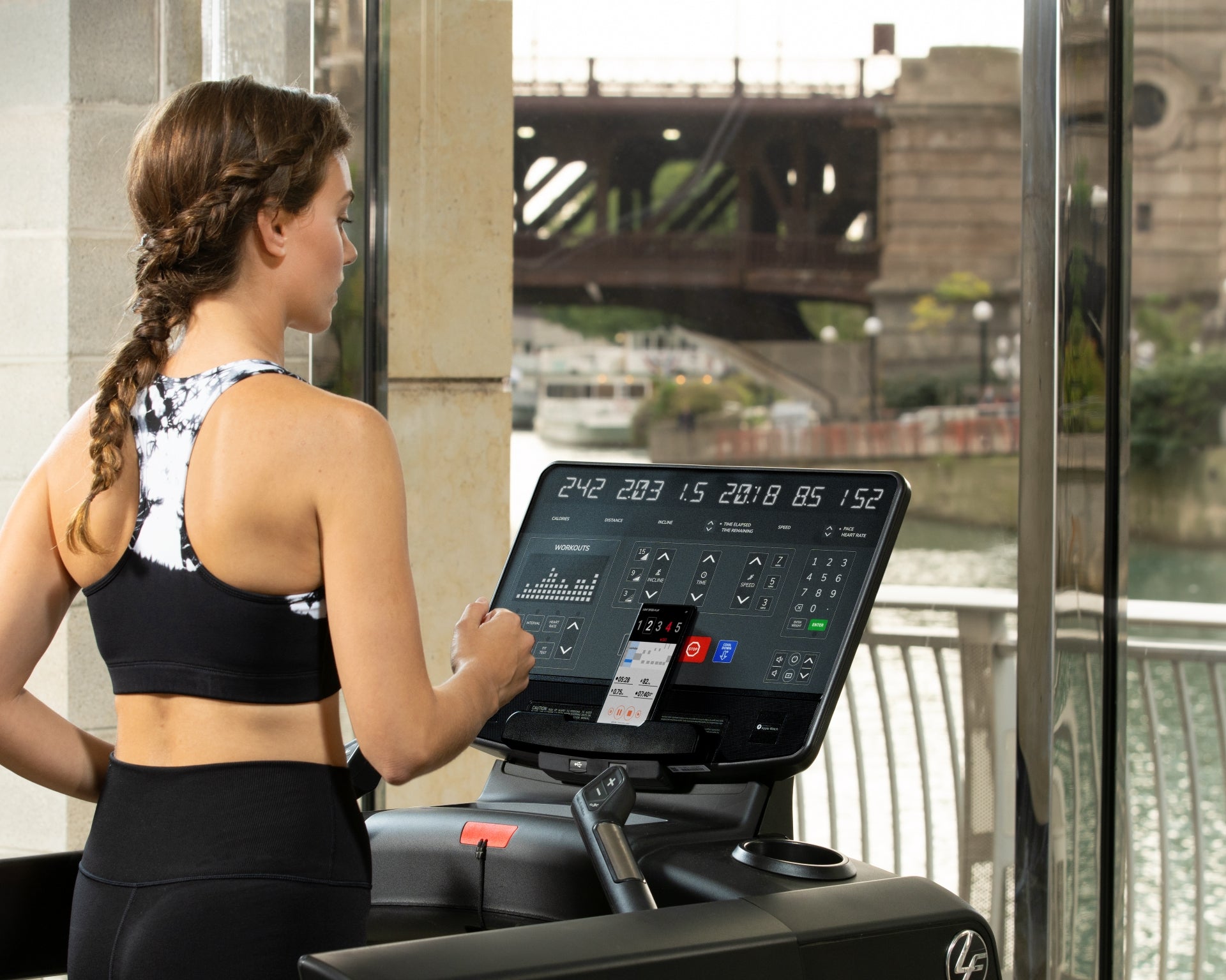 Life Fitness Club Series+ Treadmill with SL Console - Black | Commercial-Grade Home Gym Equipment for Cardio & Endurance Training