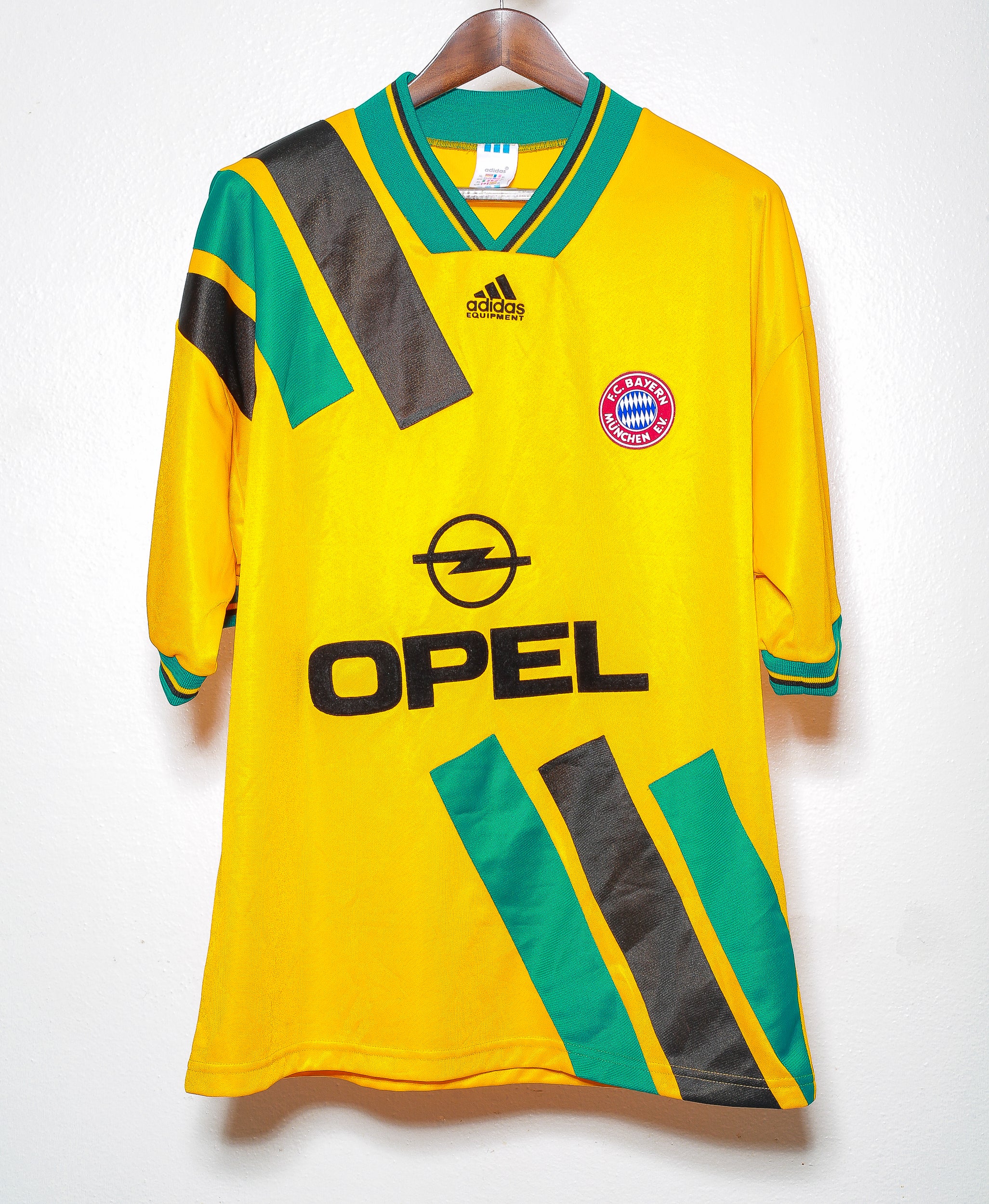 1993-1994 Bayern Munich Away Jersey XL - Vintage Soccer Shirt for Fans & Collectors - Perfect for Matchdays, Retro Fashion & Memorabilia